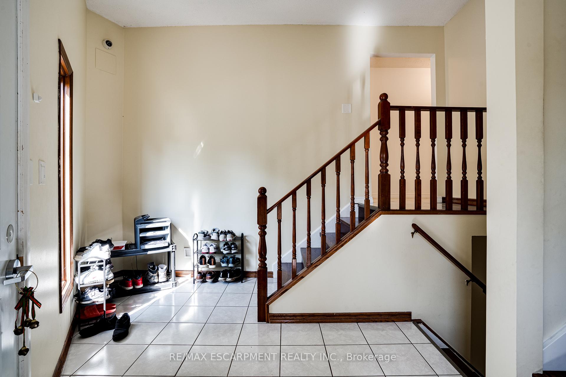 Photo 29 of 82 Osler Drive, Hamilton, Dundas — HOMEH