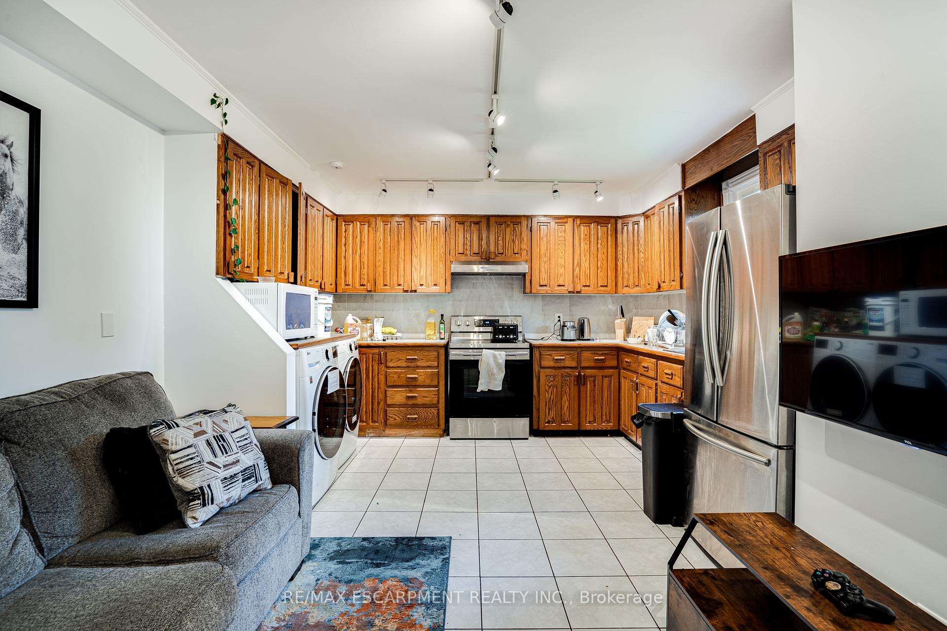 Photo 21 of 82 Osler Drive, Hamilton, Dundas — HOMEH