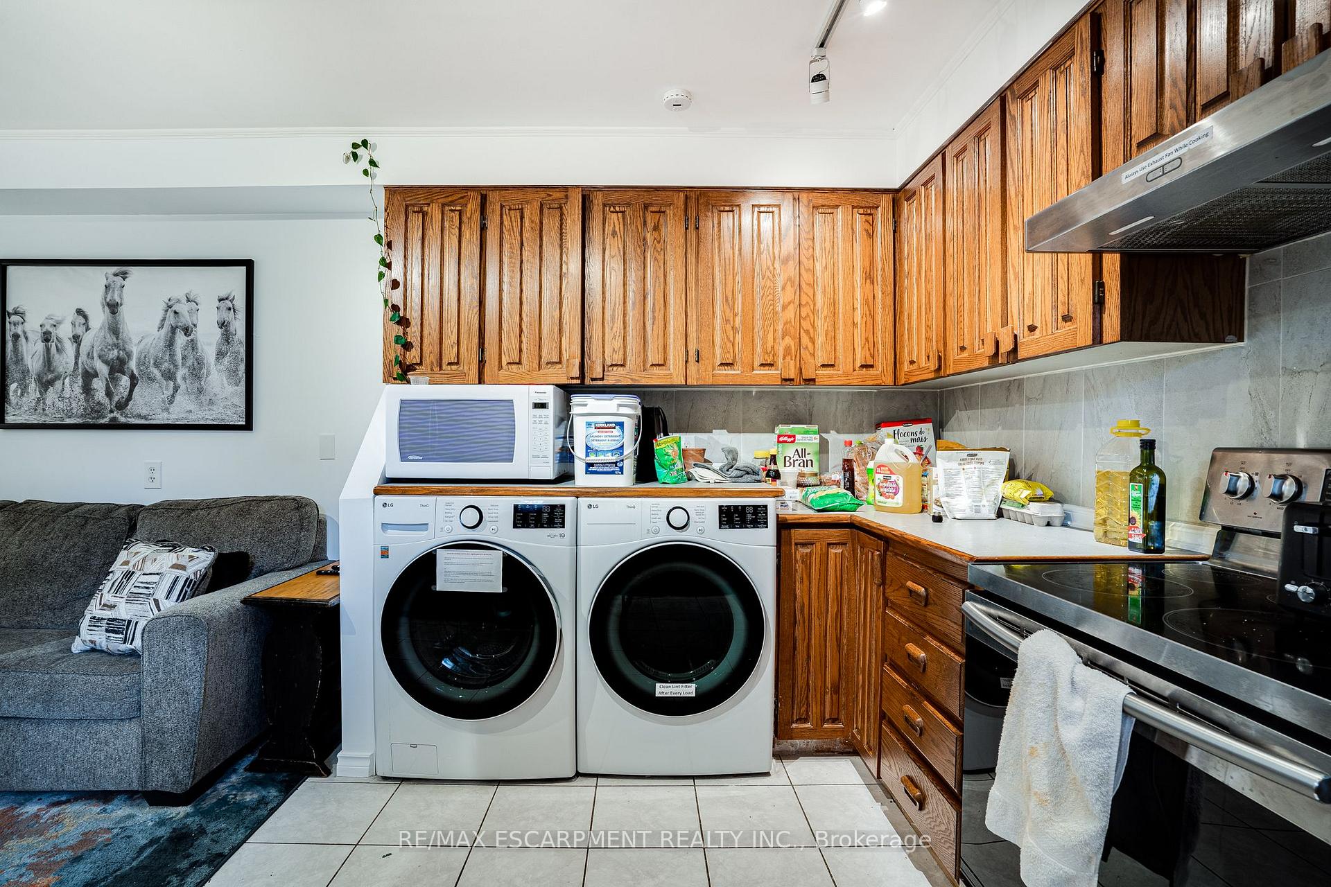 Photo 32 of 82 Osler Drive, Hamilton, Dundas — HOMEH