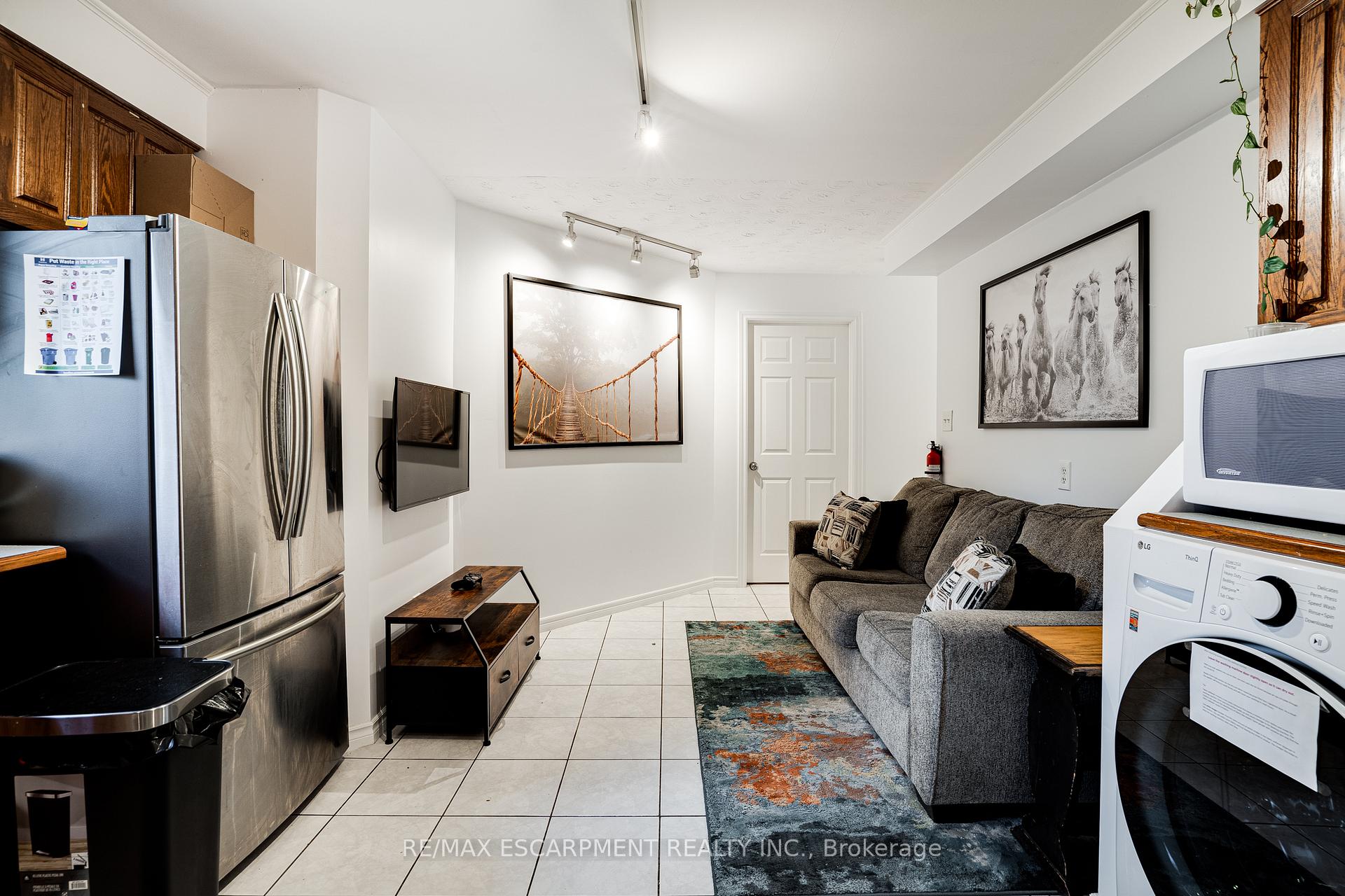 Photo 14 of 82 Osler Drive, Hamilton, Dundas — HOMEH