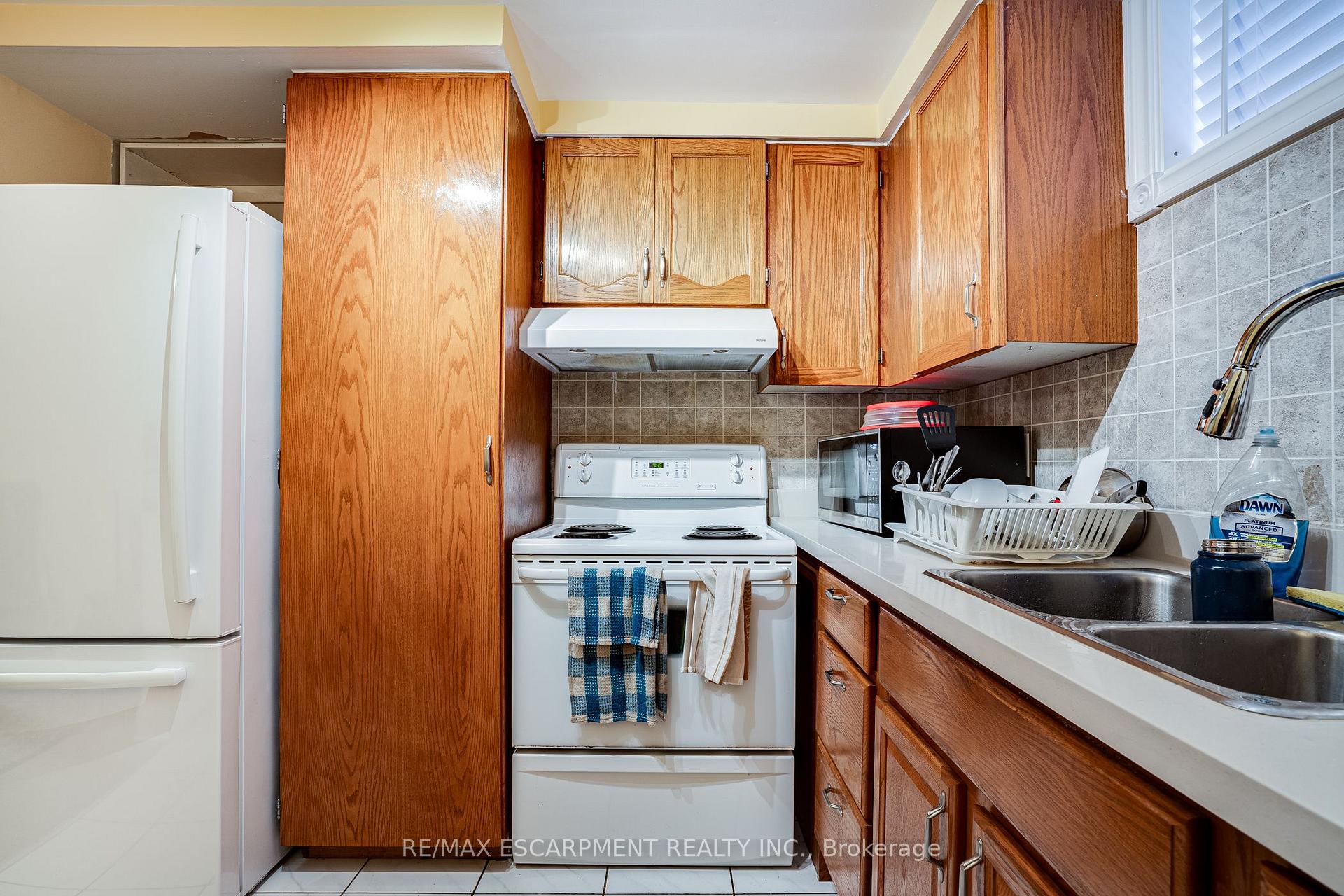 Photo 27 of 82 Osler Drive, Hamilton, Dundas — HOMEH