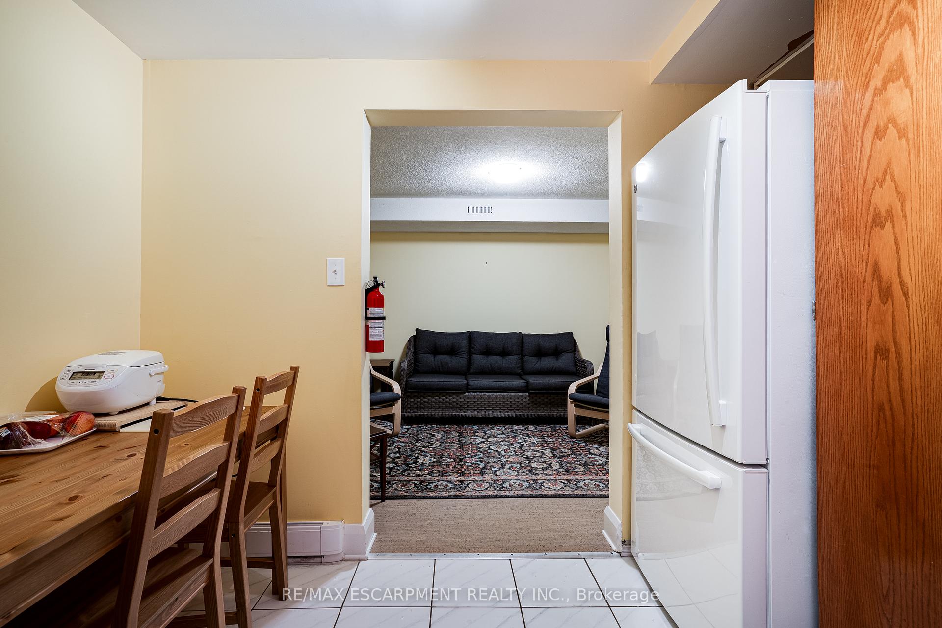 Photo 24 of 82 Osler Drive, Hamilton, Dundas — HOMEH