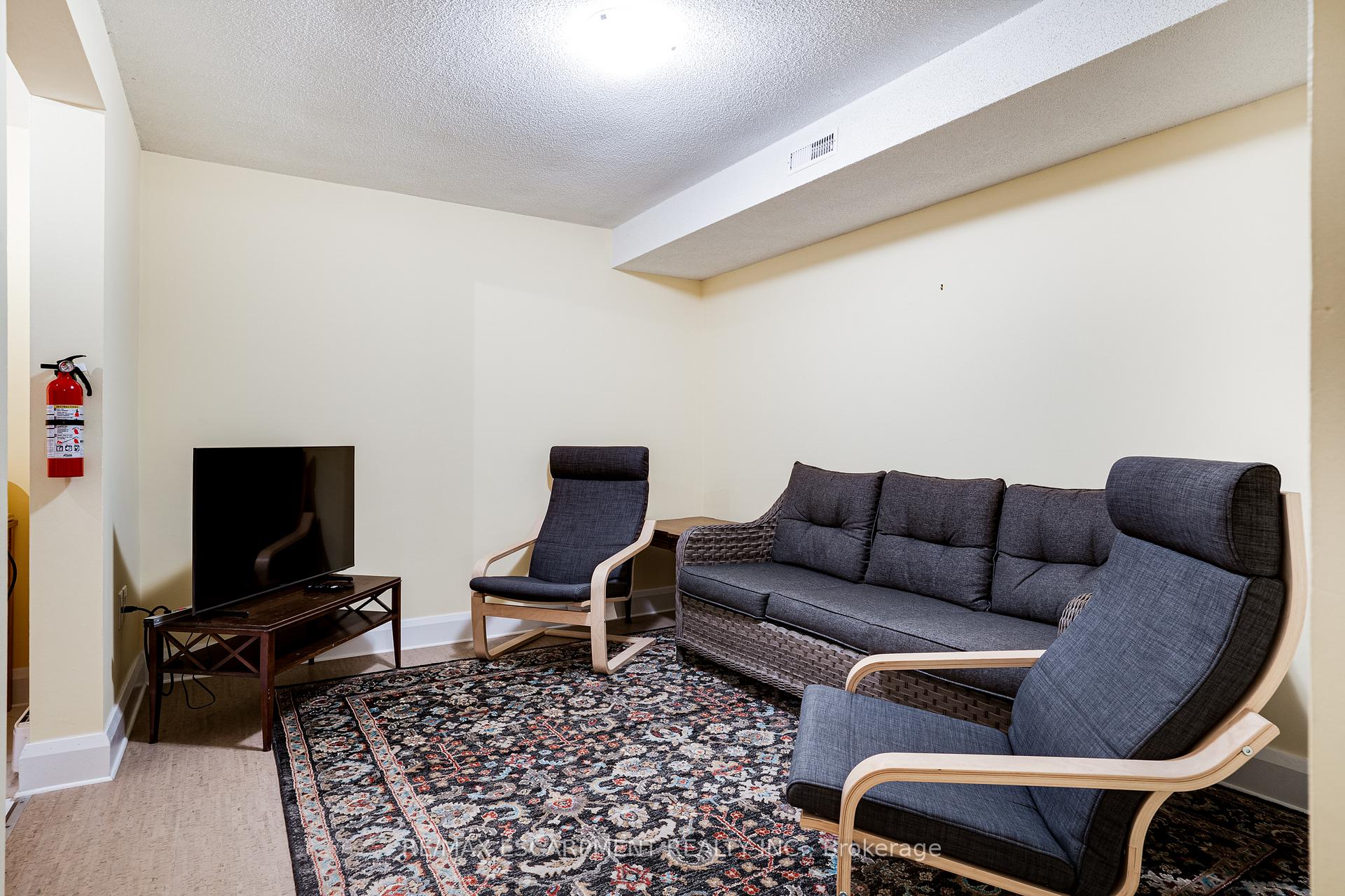 Photo 26 of 82 Osler Drive, Hamilton, Dundas — HOMEH
