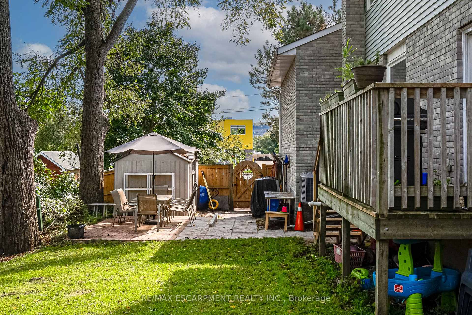 Photo 35 of 82 Osler Drive, Hamilton, Dundas — HOMEH