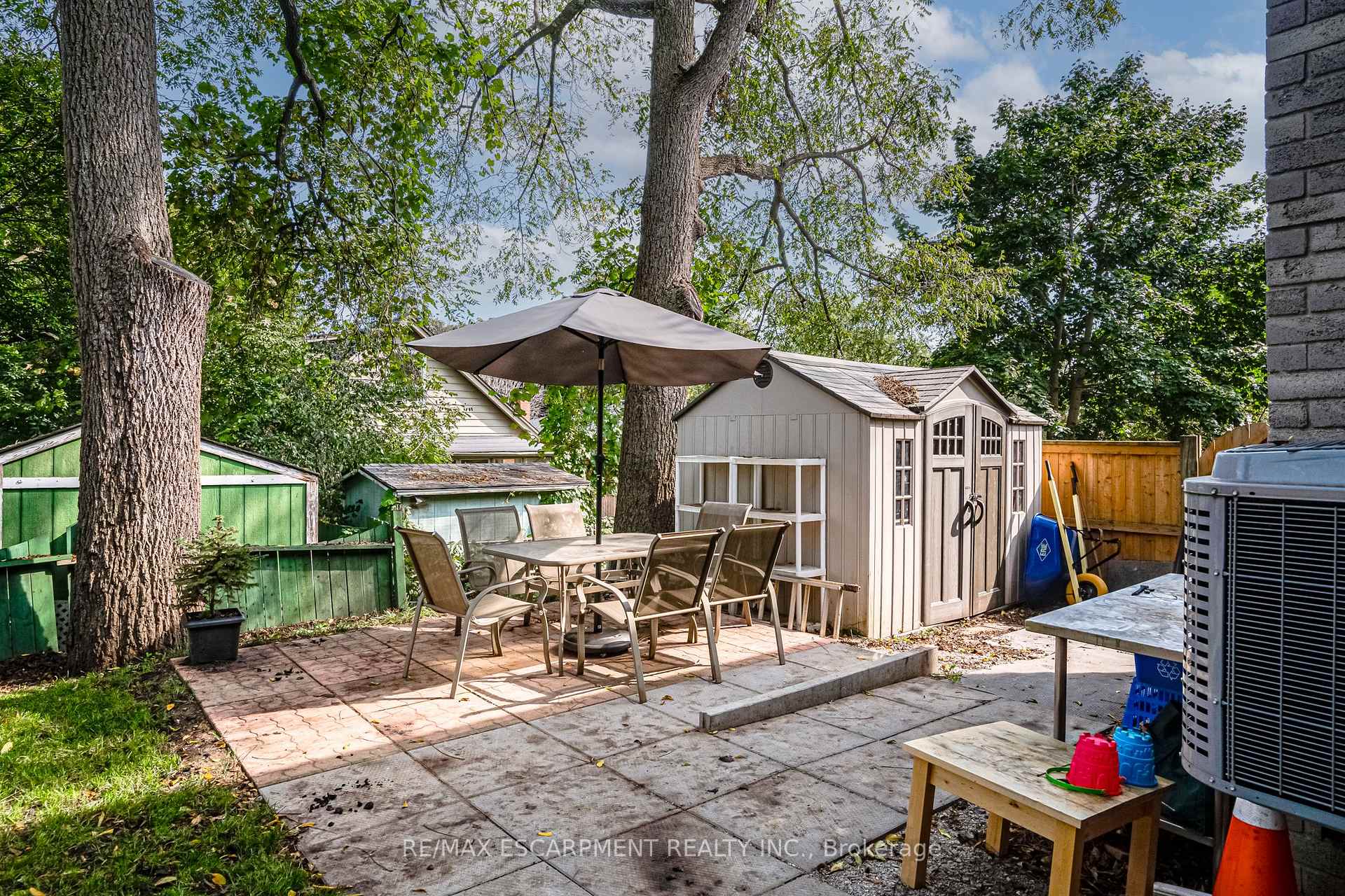Photo 33 of 82 Osler Drive, Hamilton, Dundas — HOMEH