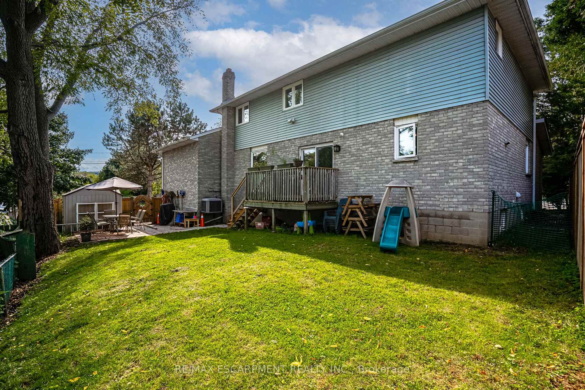 Photo 30 of 82 Osler Drive, Hamilton, Dundas — HOMEH