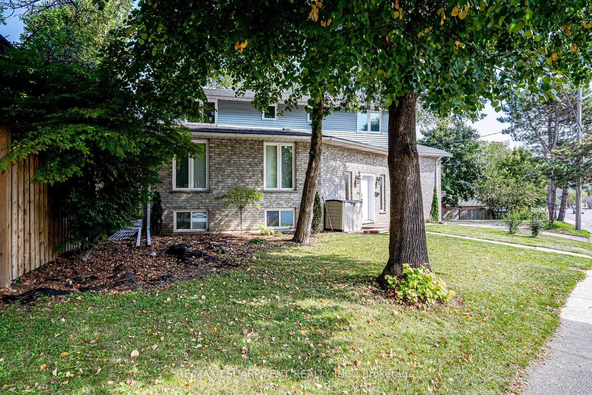 Photo 34 of 82 Osler Drive, Hamilton, Dundas — HOMEH