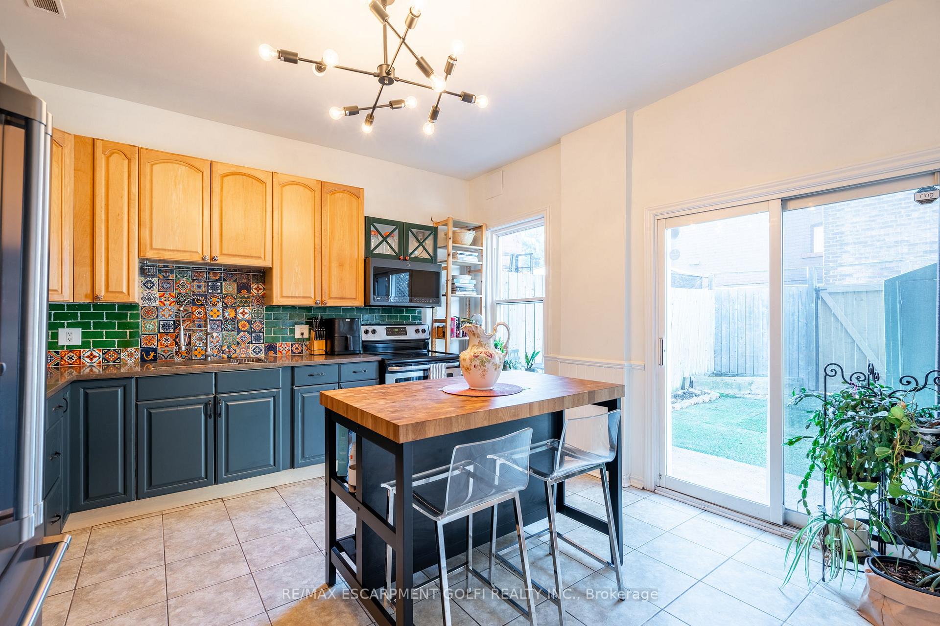 Photo 10 of 313 Mary Street, Hamilton, Beasley — HOMEH