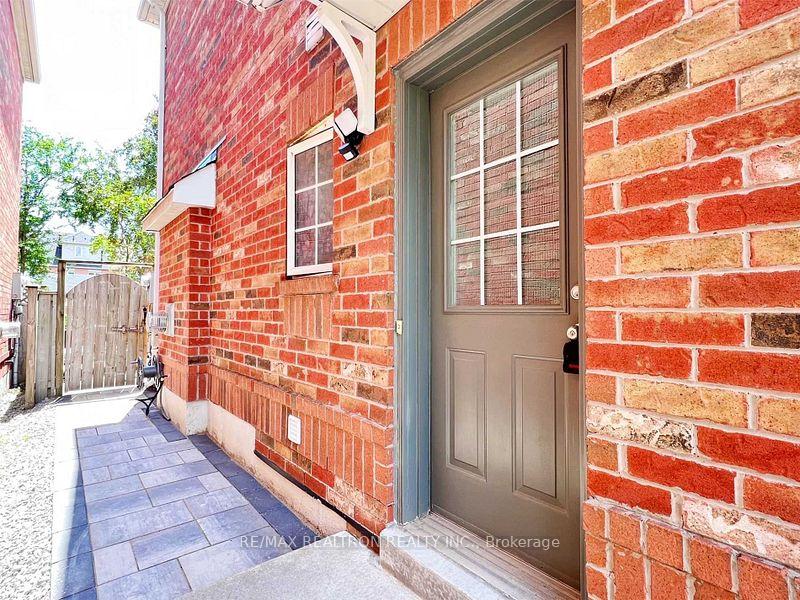 Front of Unit bsmt, 99 the meadows Avenue