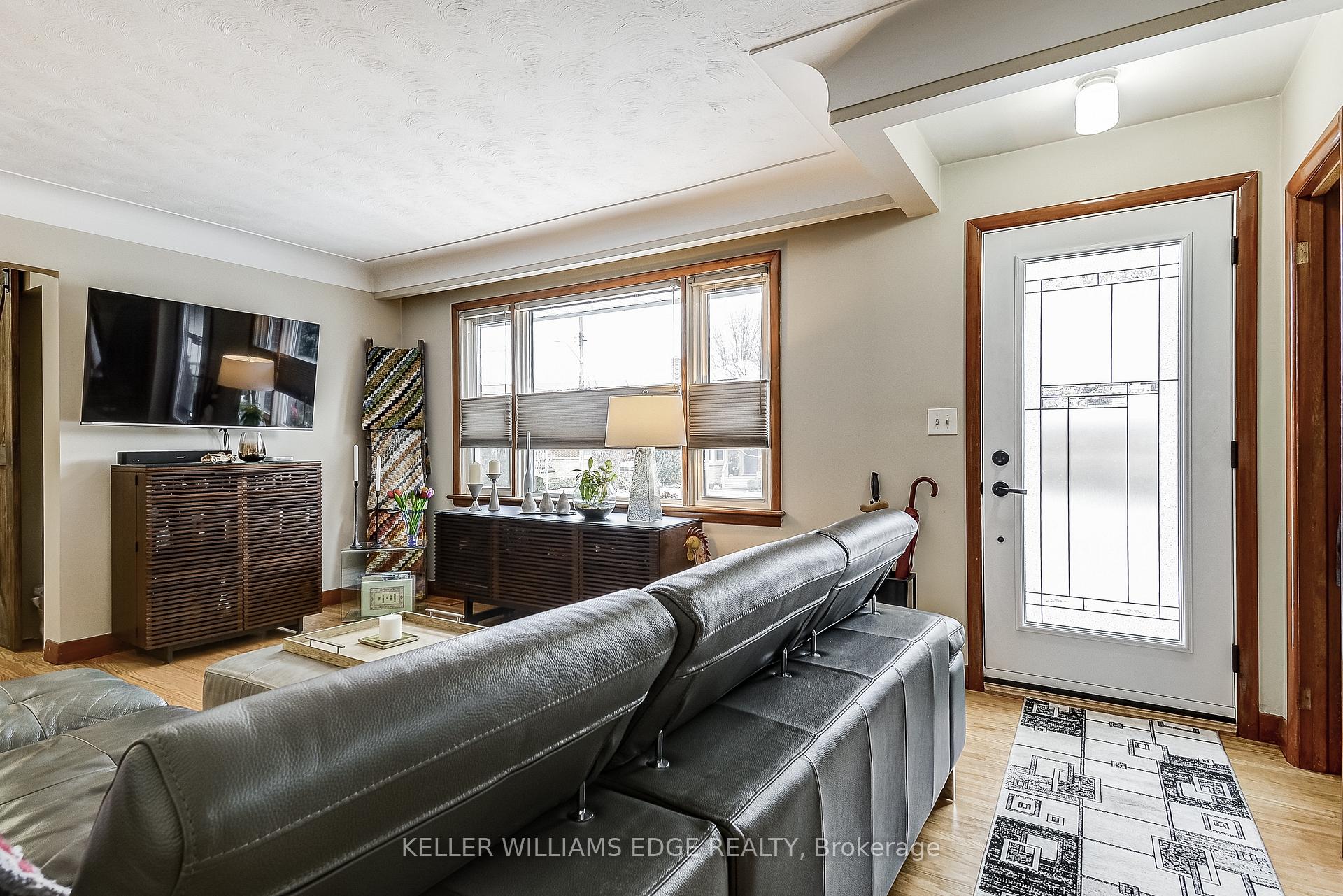 Photo 3 of 5 Trevor Drive, Hamilton, Stoney Creek — HOMEH
