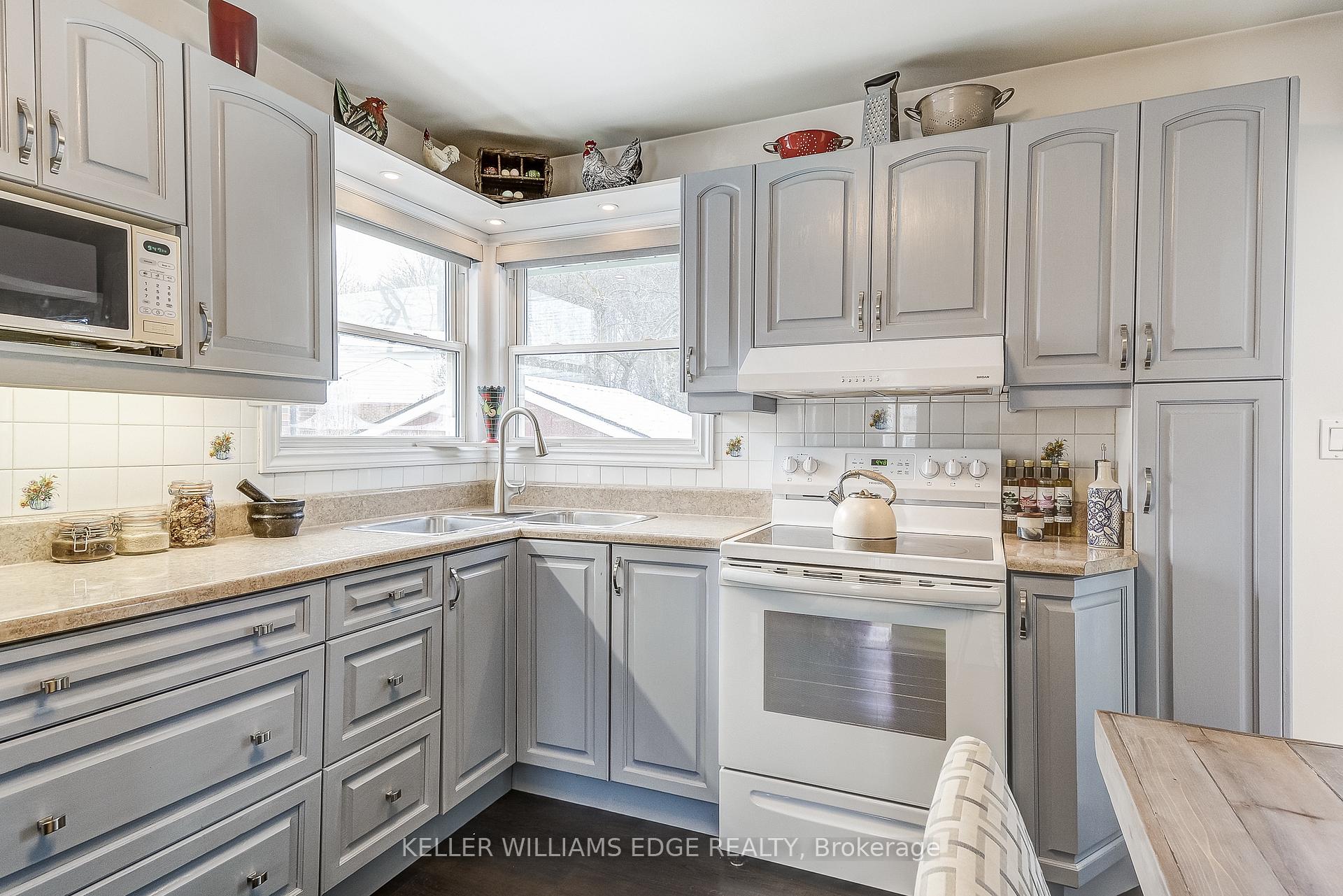 Photo 14 of 5 Trevor Drive, Hamilton, Stoney Creek — HOMEH
