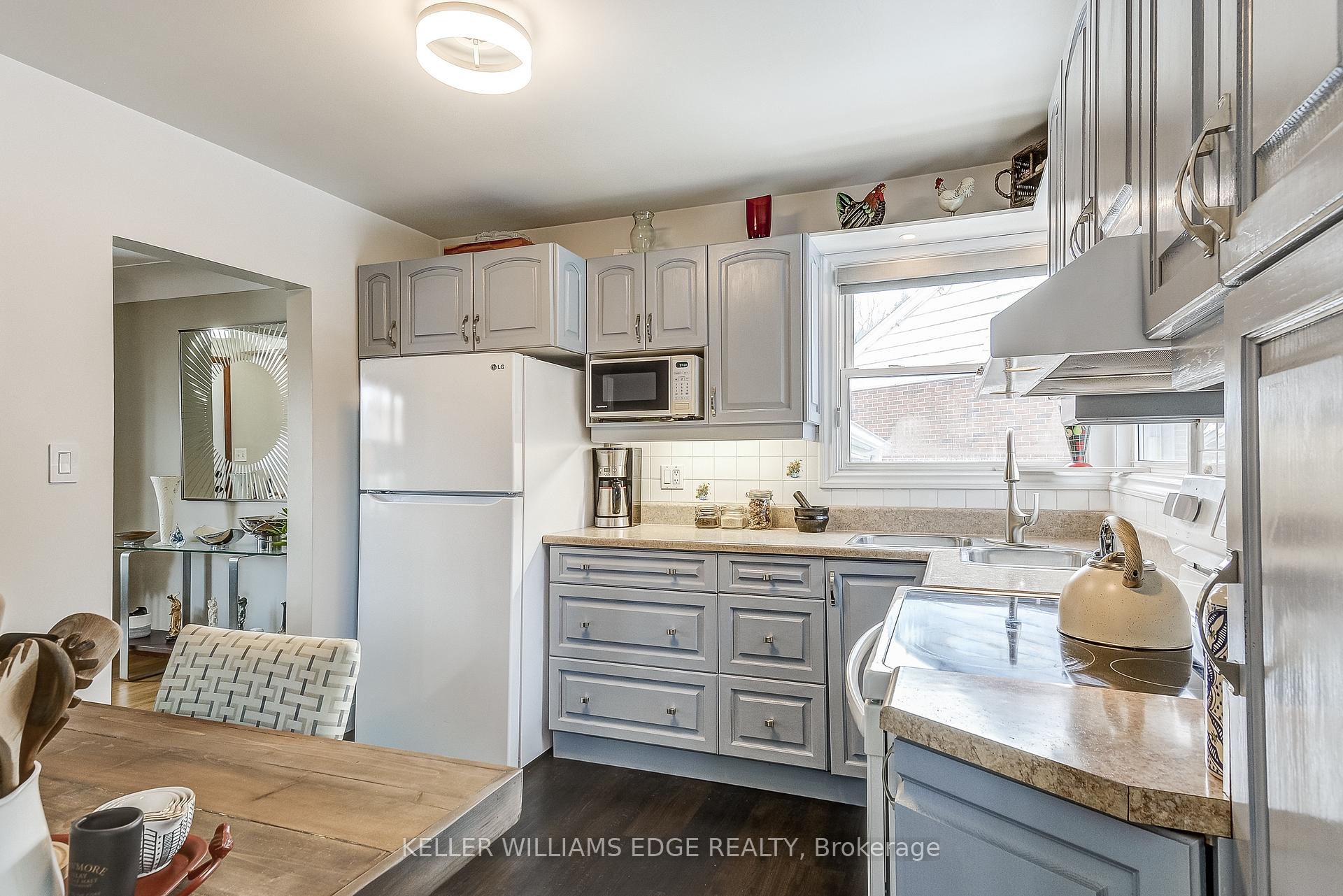 Photo 4 of 5 Trevor Drive, Hamilton, Stoney Creek — HOMEH