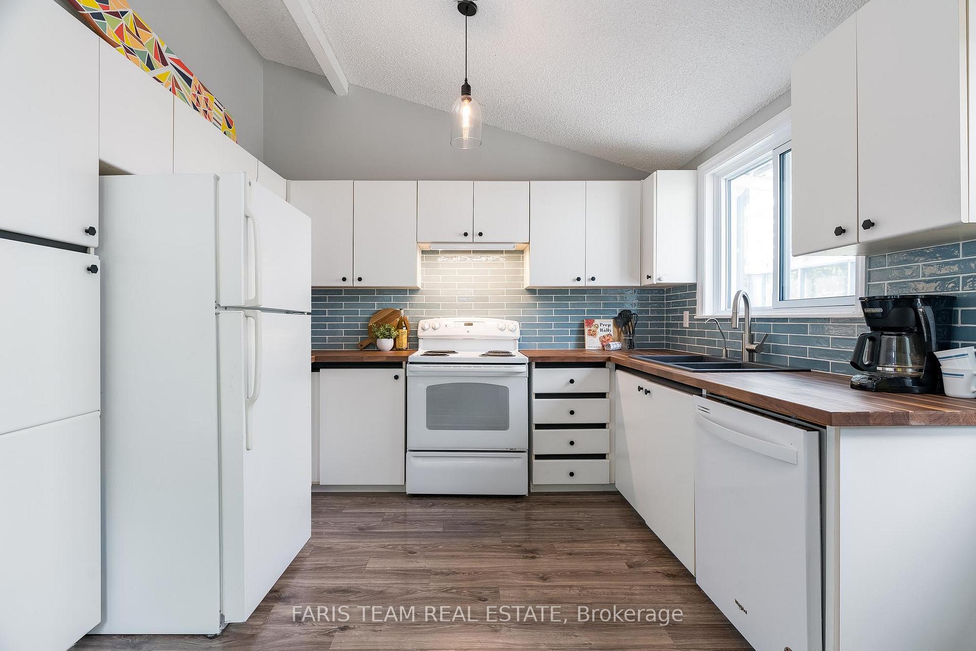 Photo 3 of 43 Iroquois Crescent, Tiny, Rural Tiny — HOMEH