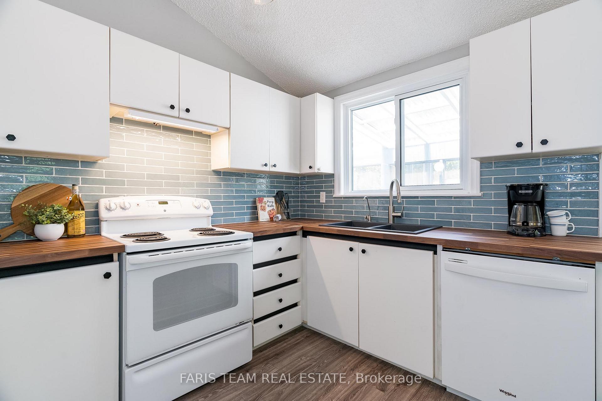 Photo 5 of 43 Iroquois Crescent, Tiny, Rural Tiny — HOMEH