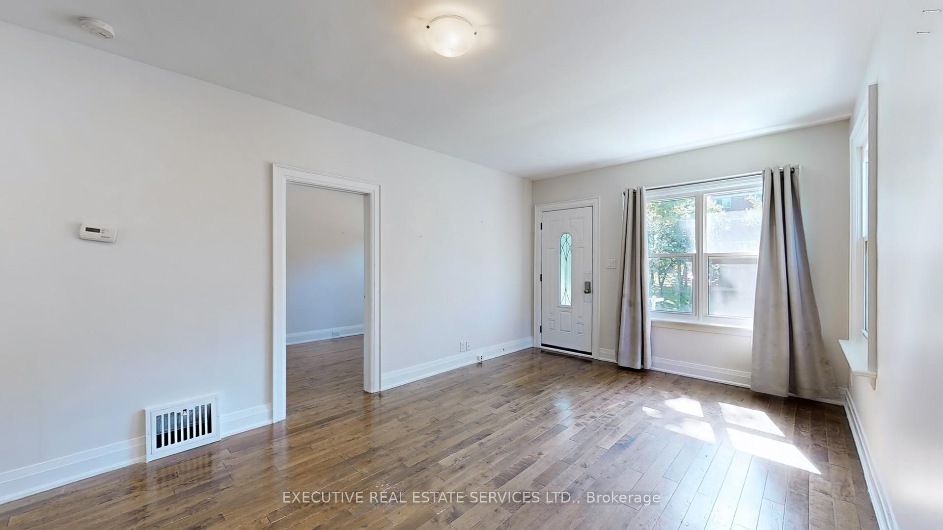 Photo 10 of 86 Bloor Street W, Oshawa, Lakeview — HOMEH