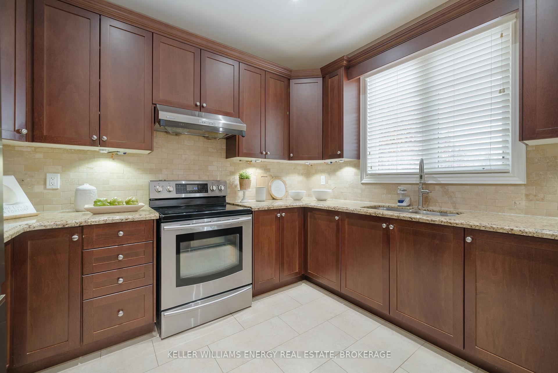 Photo 9 of 92 Campbell Drive, Uxbridge — HOMEH