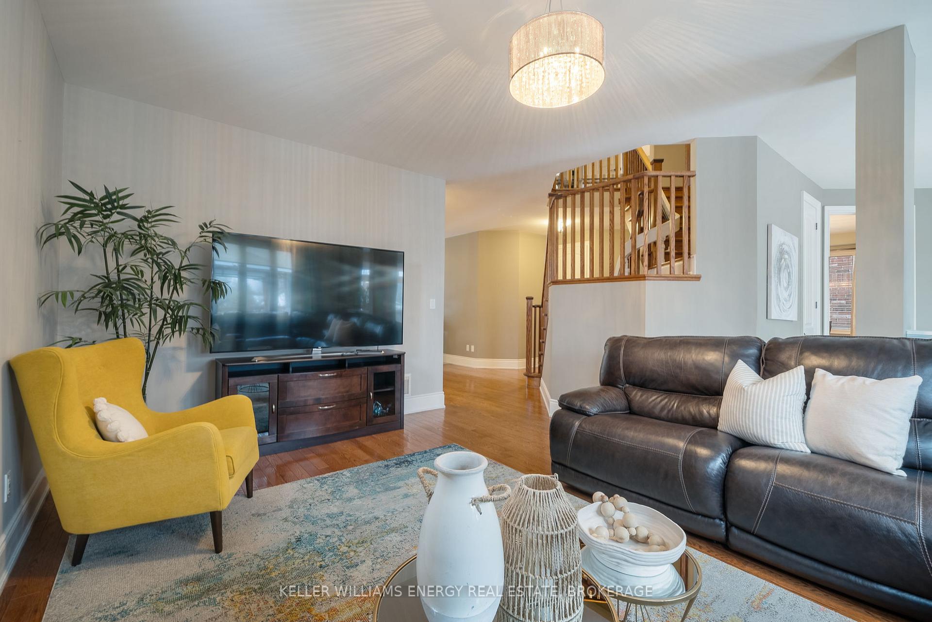 Photo 8 of 92 Campbell Drive, Uxbridge — HOMEH
