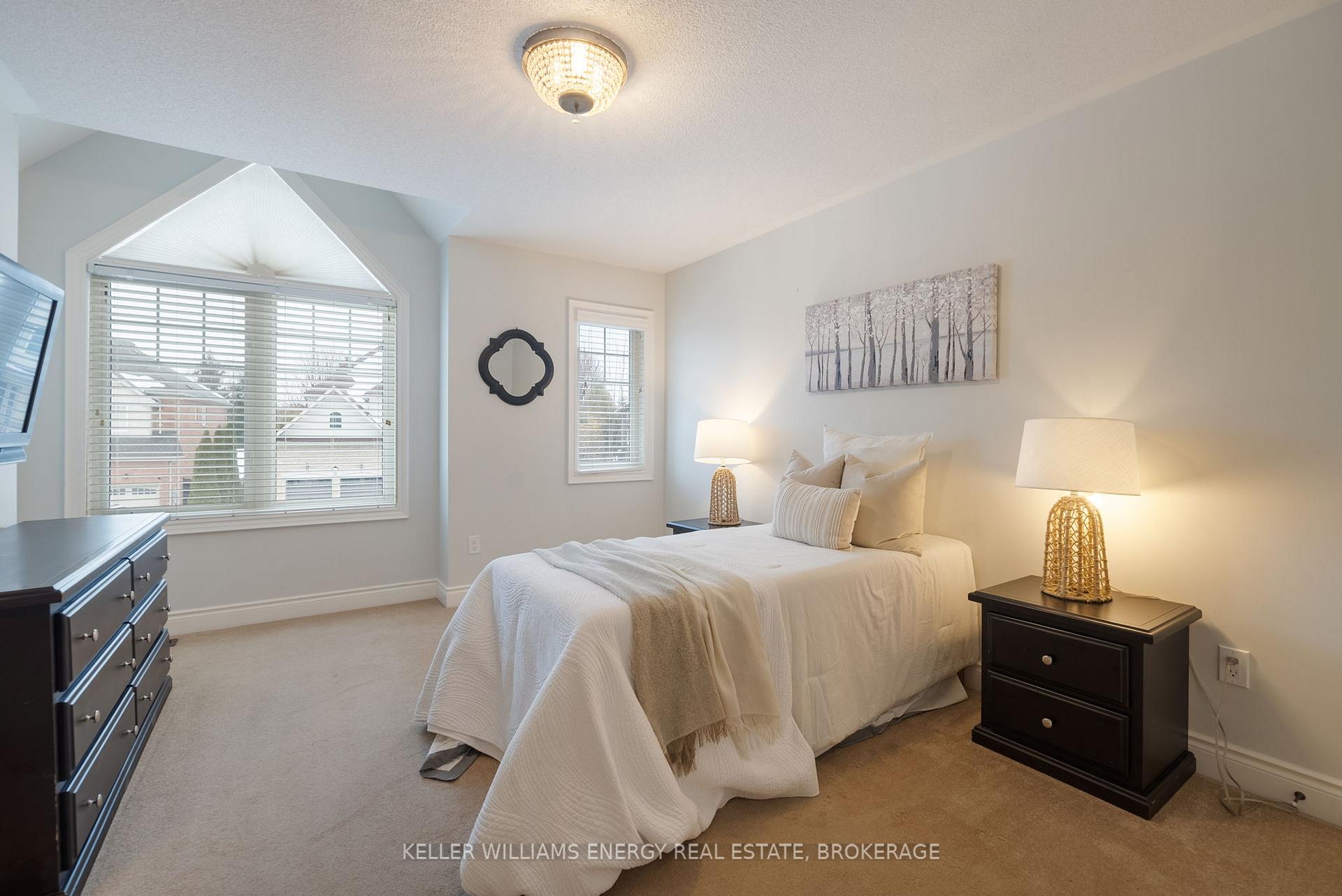 Photo 4 of 92 Campbell Drive, Uxbridge — HOMEH