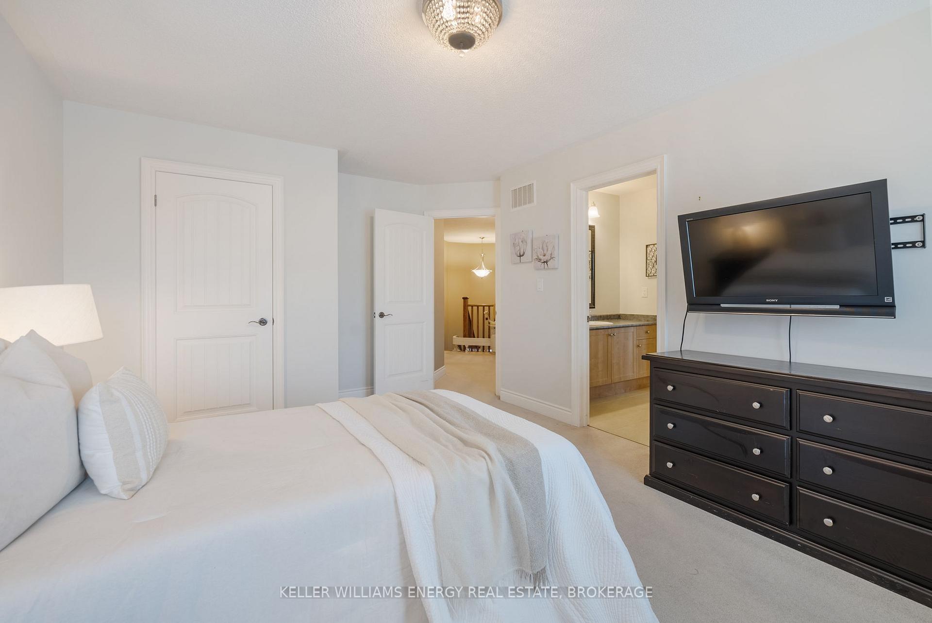 Photo 25 of 92 Campbell Drive, Uxbridge — HOMEH