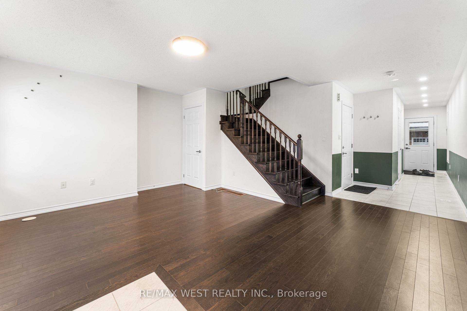 Photo 6 of 10 Westbury Way, Whitby, Brooklin — HOMEH