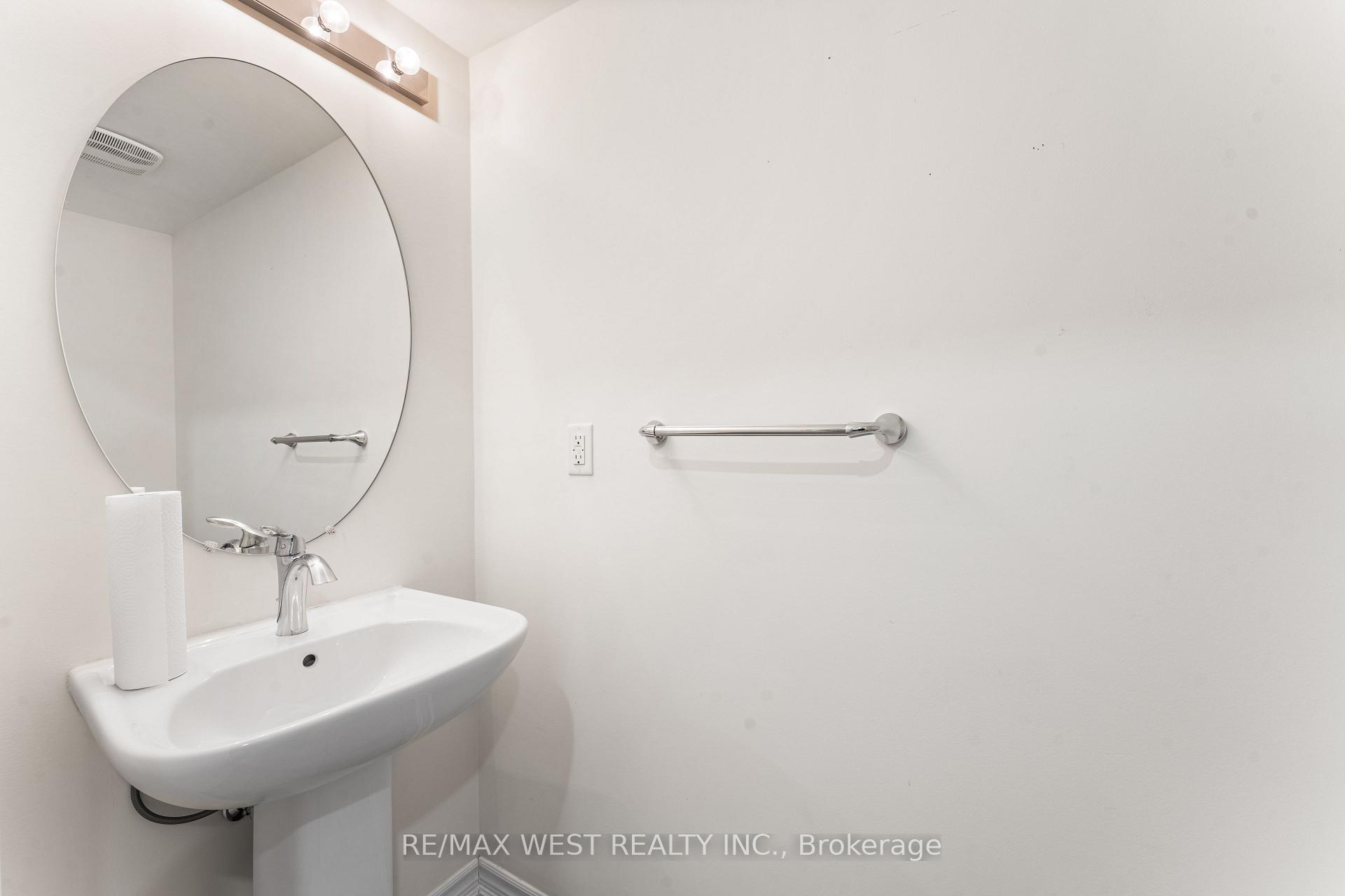Photo 2 of 10 Westbury Way, Whitby, Brooklin — HOMEH