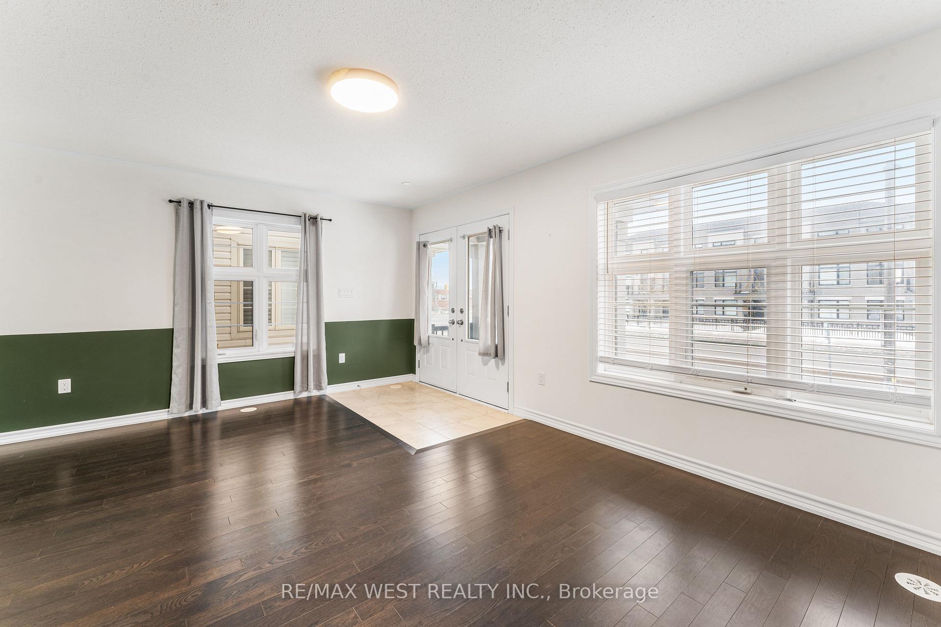 Photo 12 of 10 Westbury Way, Whitby, Brooklin — HOMEH