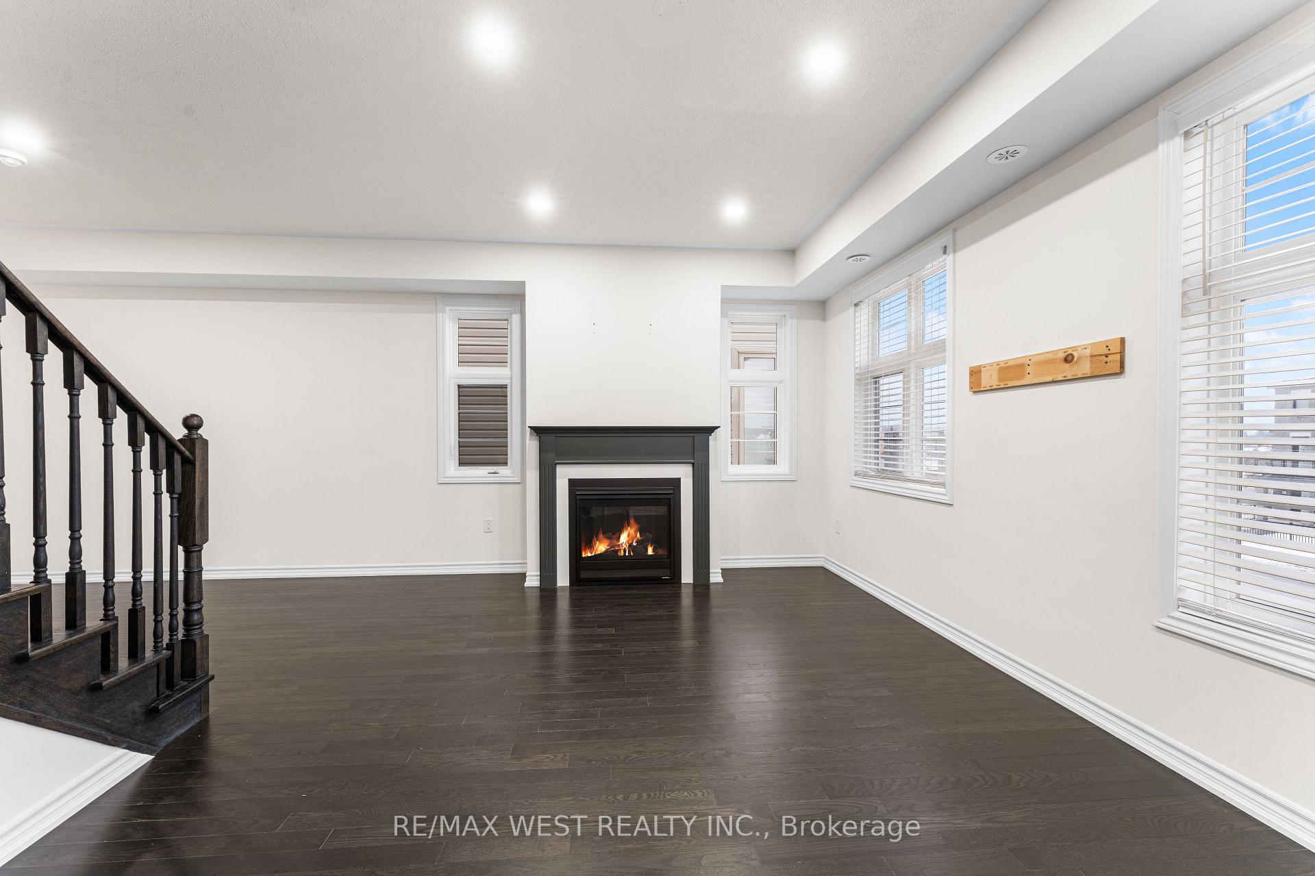 Photo 13 of 10 Westbury Way, Whitby, Brooklin — HOMEH