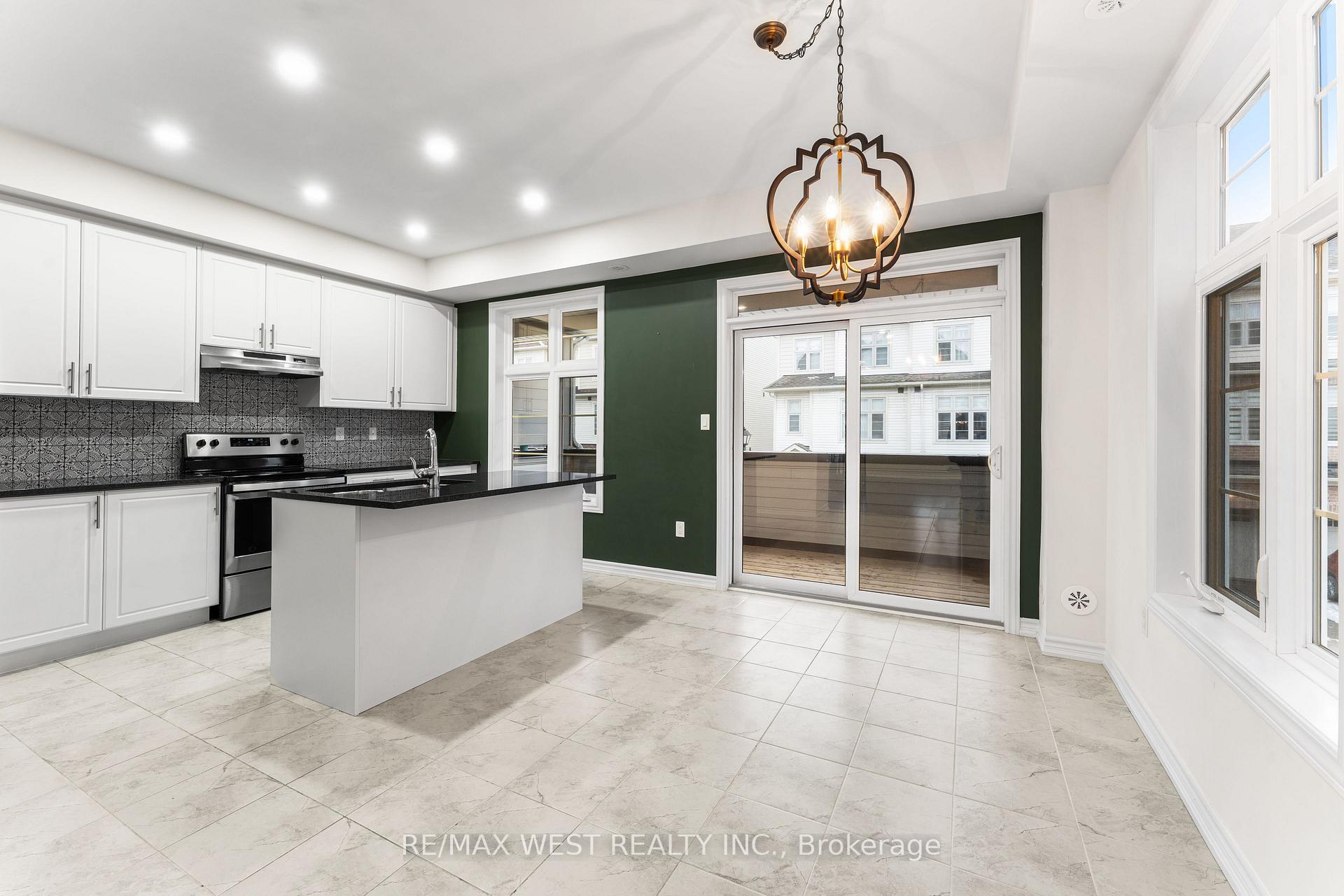 Photo 8 of 10 Westbury Way, Whitby, Brooklin — HOMEH