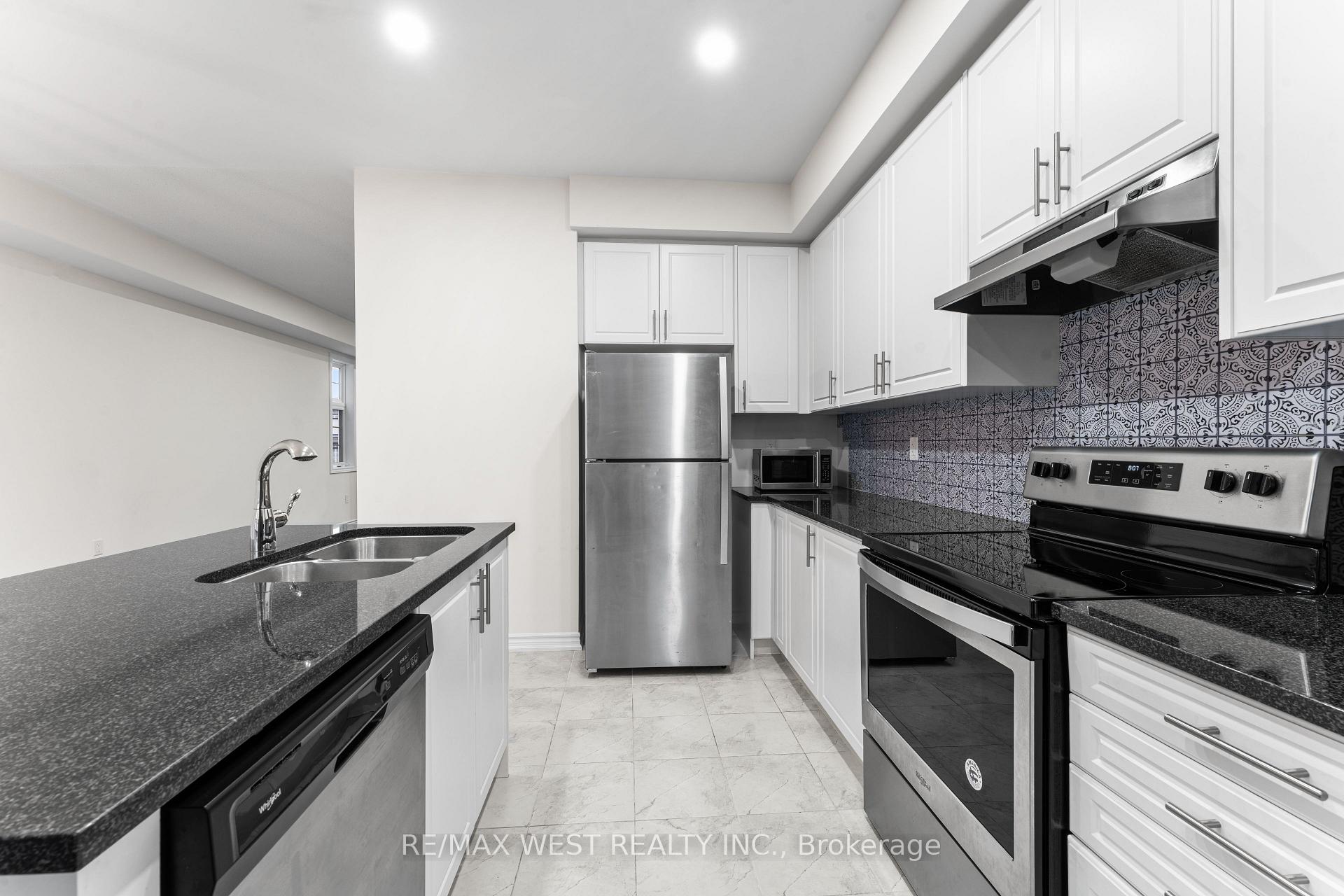 Photo 14 of 10 Westbury Way, Whitby, Brooklin — HOMEH