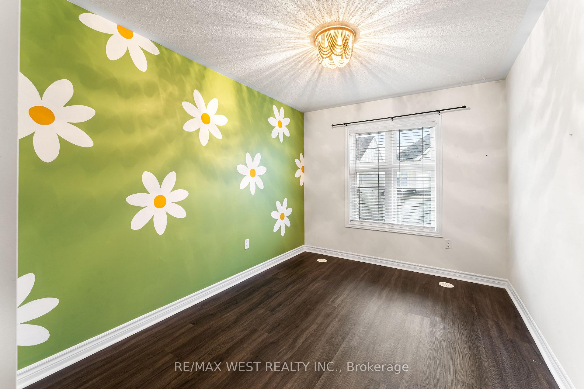 Photo 11 of 10 Westbury Way, Whitby, Brooklin — HOMEH