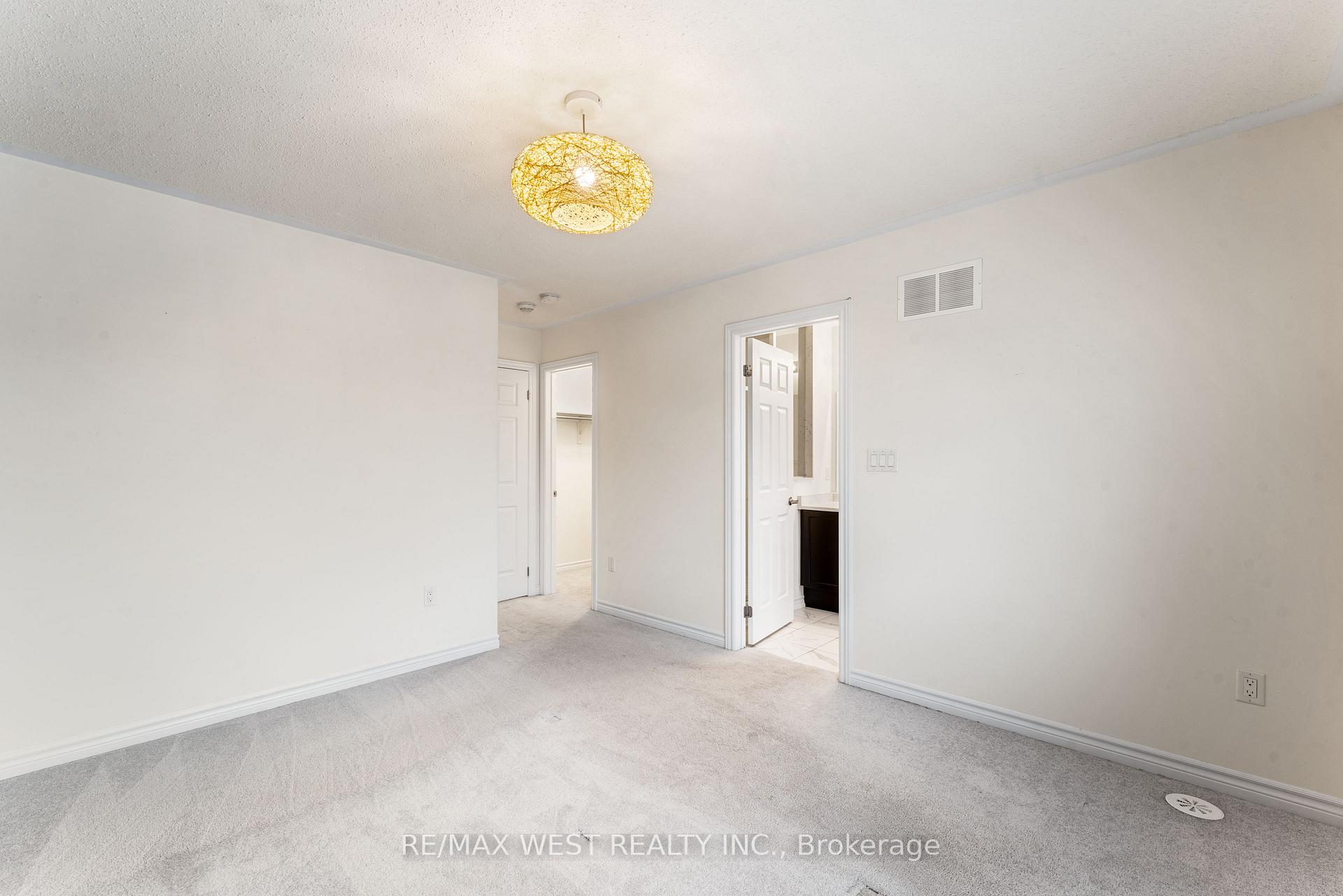 Photo 20 of 10 Westbury Way, Whitby, Brooklin — HOMEH
