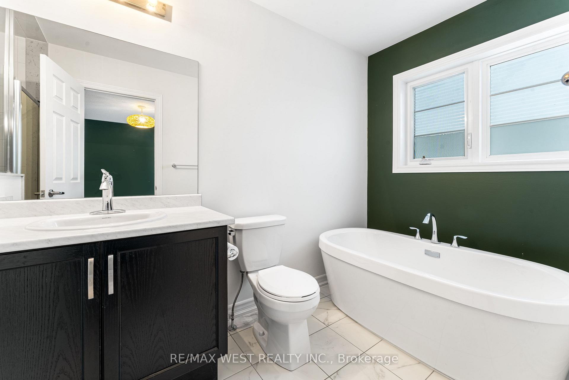 Photo 17 of 10 Westbury Way, Whitby, Brooklin — HOMEH