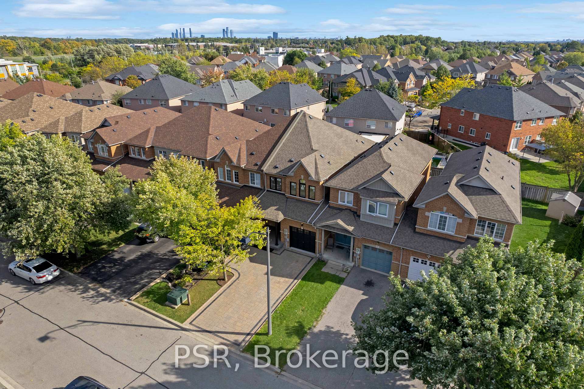 Photo 4 of 17 Ronan Crescent, Vaughan, Sonoma Heights — HOMEH