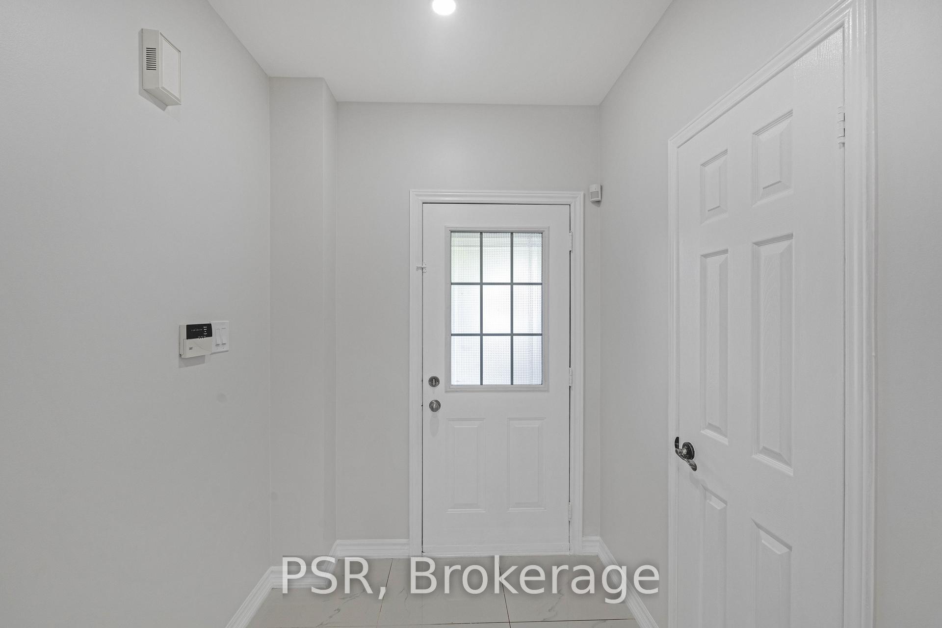 Photo 3 of 17 Ronan Crescent, Vaughan, Sonoma Heights — HOMEH