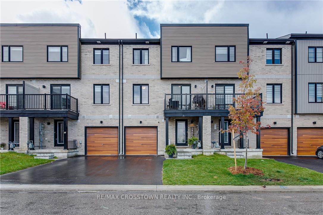 Photo 2 of 66 Pumpkin Corner Crescent, Barrie, Innis-Shore — HOMEH