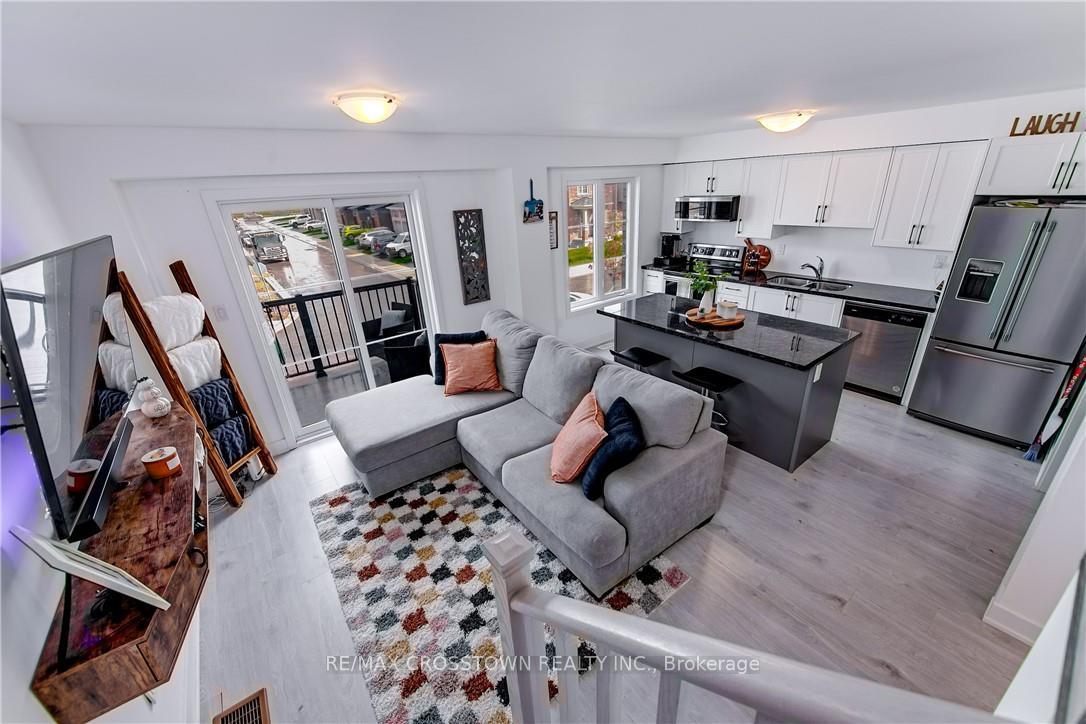 Photo 16 of 66 Pumpkin Corner Crescent, Barrie, Innis-Shore — HOMEH