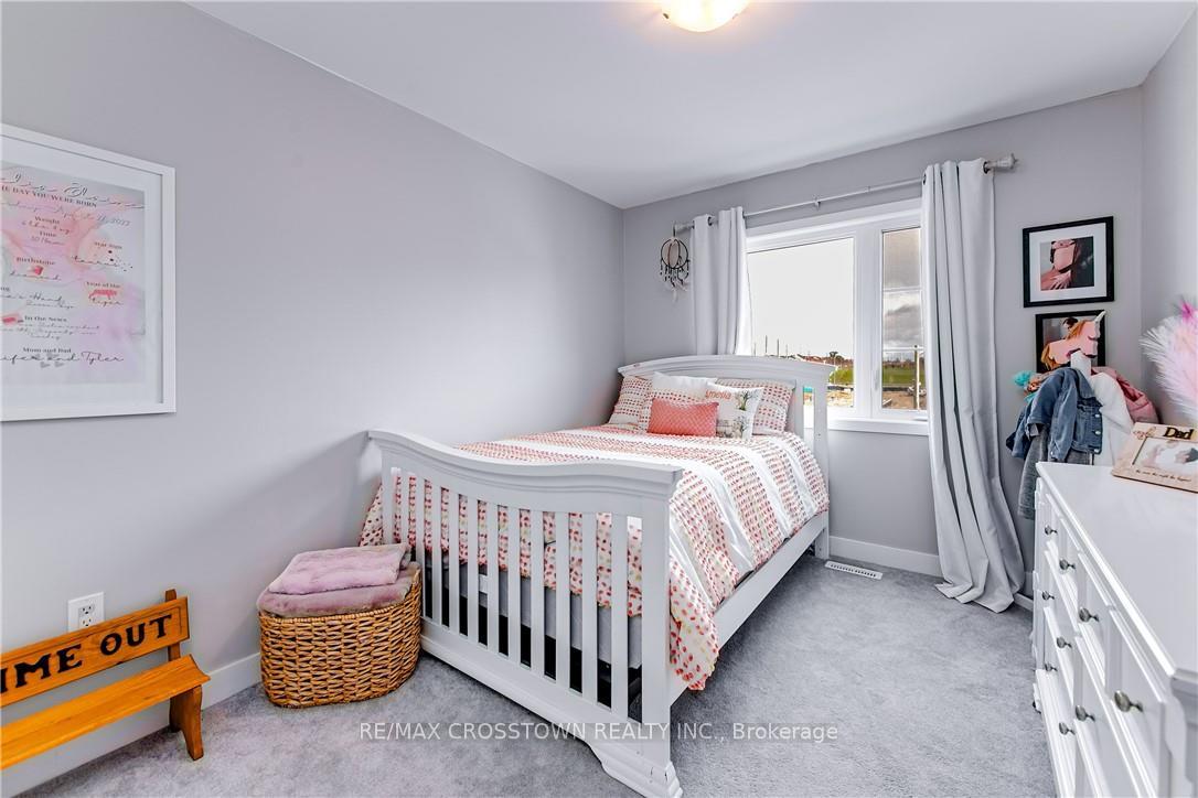 Photo 29 of 66 Pumpkin Corner Crescent, Barrie, Innis-Shore — HOMEH