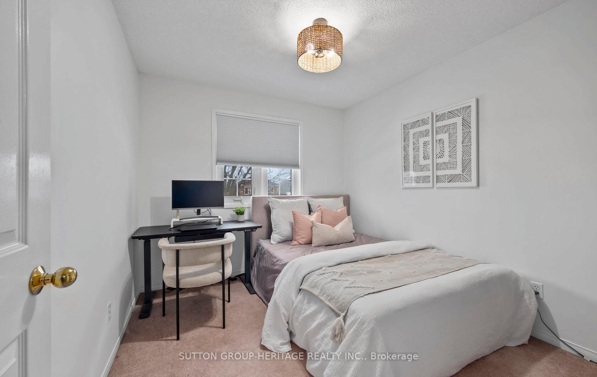 Photo 18 of 26 Glenmore Drive, Whitby, Downtown Whitby — HOMEH