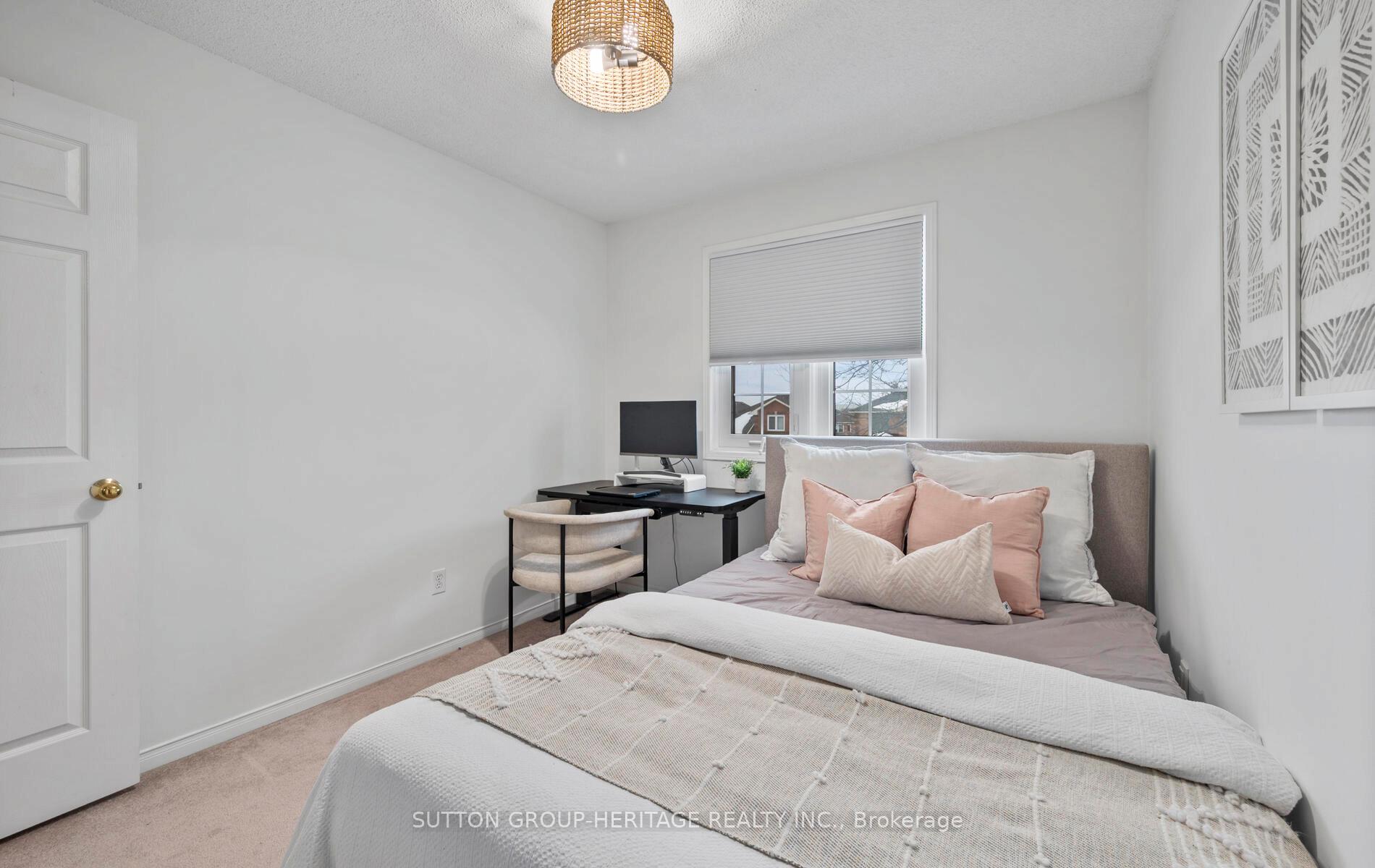 Photo 17 of 26 Glenmore Drive, Whitby, Downtown Whitby — HOMEH