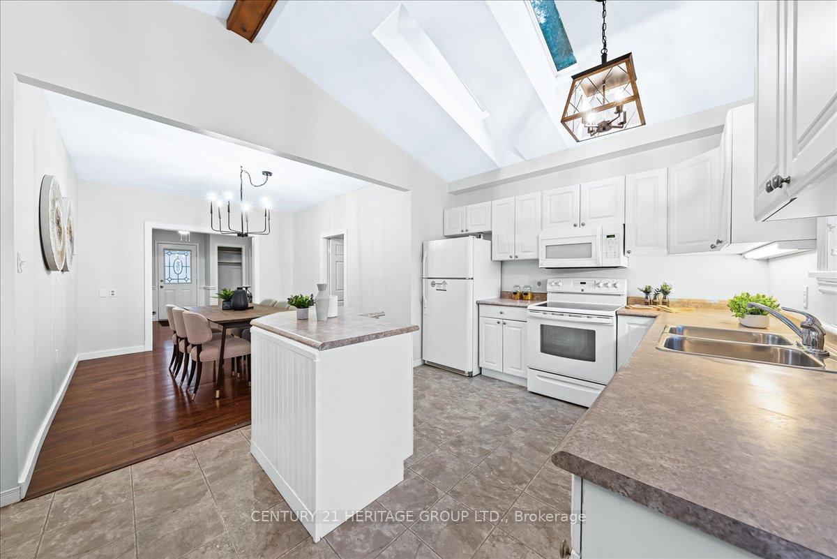 Photo 11 of 27 Parklawn Boulevard, Brock, Beaverton — HOMEH