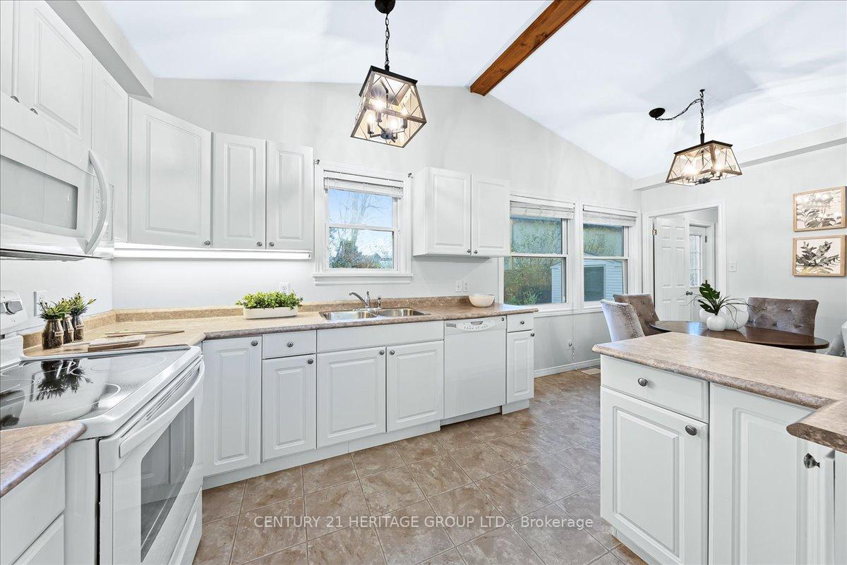 Photo 13 of 27 Parklawn Boulevard, Brock, Beaverton — HOMEH