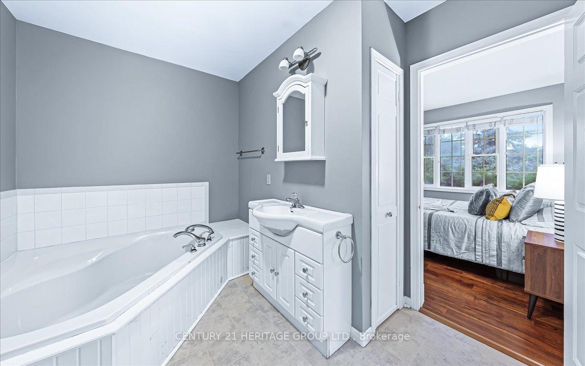 Photo 19 of 27 Parklawn Boulevard, Brock, Beaverton — HOMEH