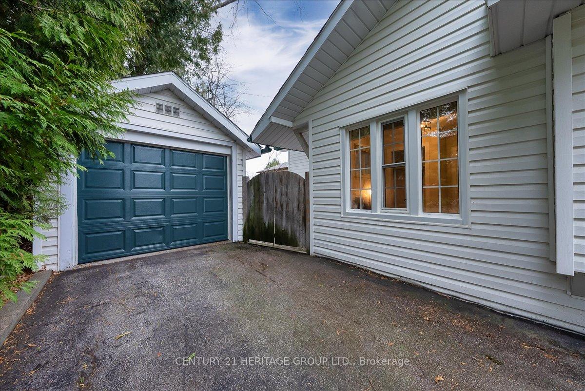 Photo 28 of 27 Parklawn Boulevard, Brock, Beaverton — HOMEH