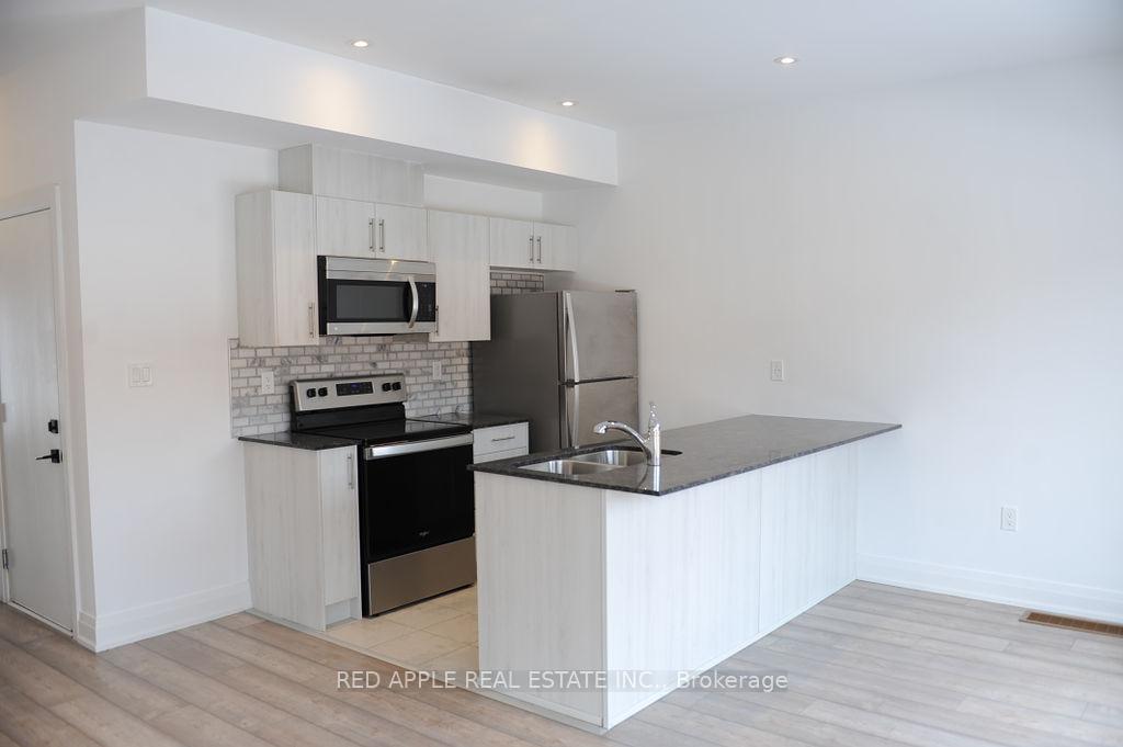 Photo 5 of 20 Fairlane Avenue, Barrie, Painswick South — HOMEH