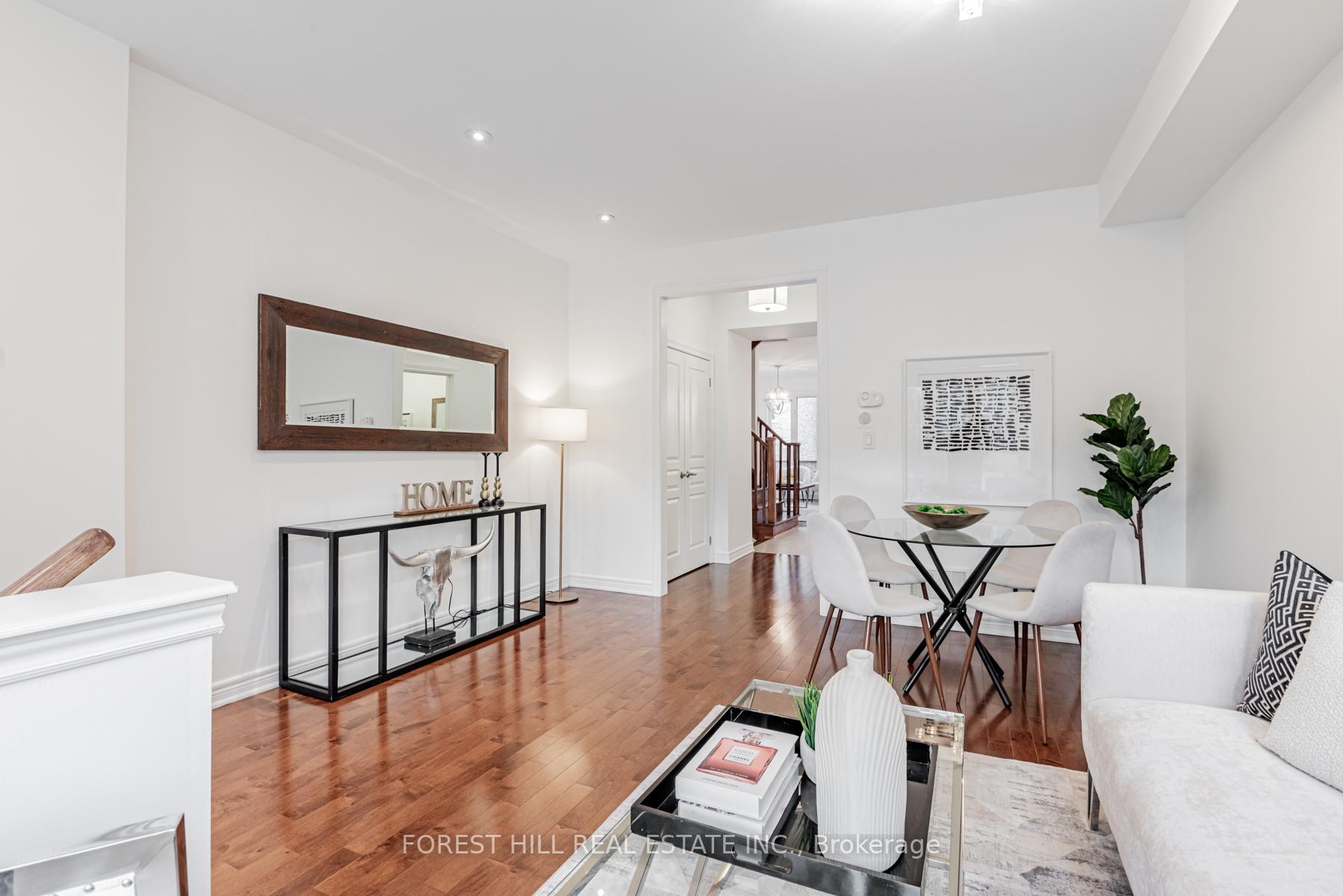 Photo 4 of 8 Christian Ritter Drive, Markham, Berczy — HOMEH