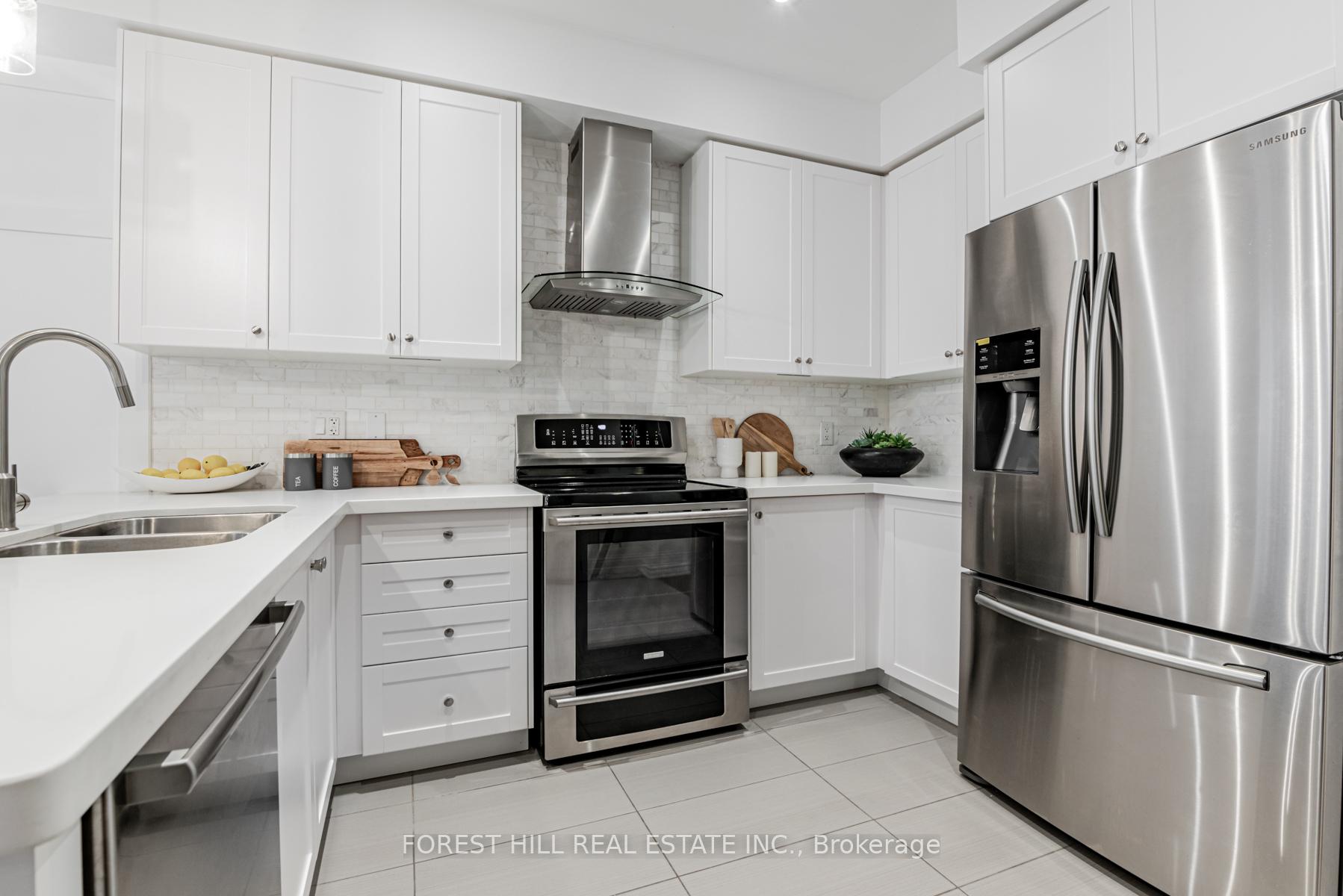 Photo 3 of 8 Christian Ritter Drive, Markham, Berczy — HOMEH