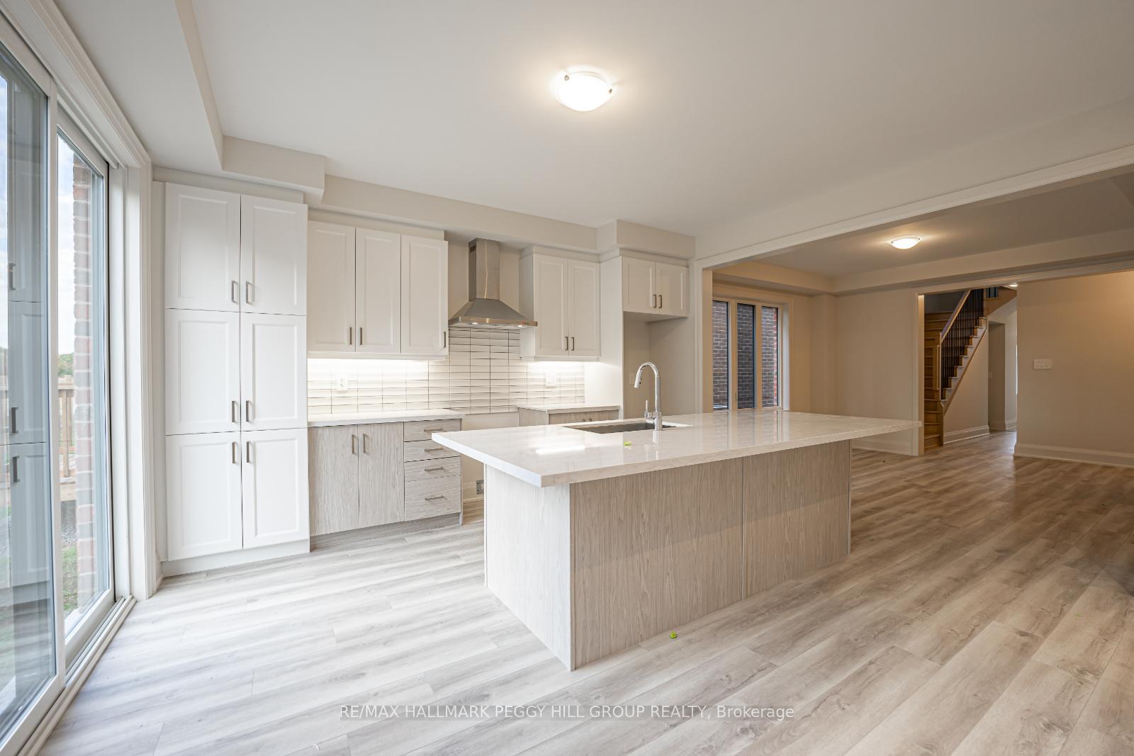 Photo 5 of 19 Amsterdam Drive, Barrie, Rural Barrie Southeast — HOMEH