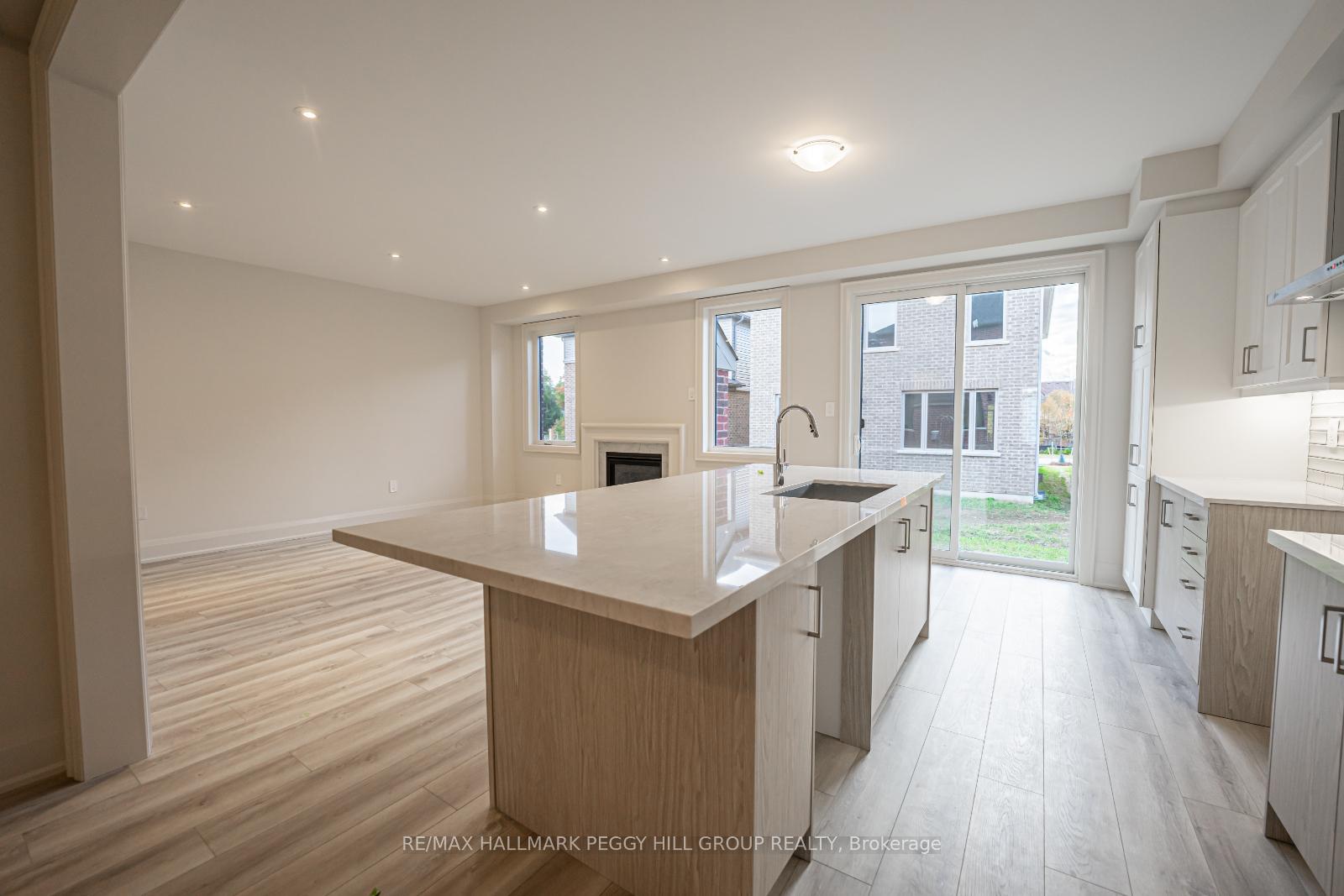 Photo 7 of 19 Amsterdam Drive, Barrie, Rural Barrie Southeast — HOMEH