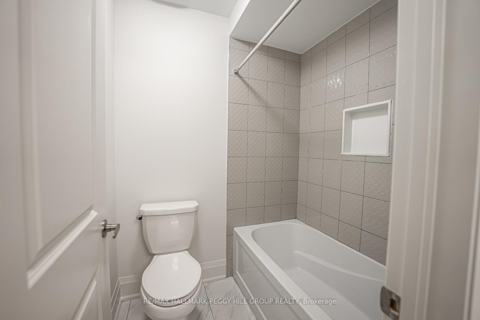 Photo 10 of 19 Amsterdam Drive, Barrie, Rural Barrie Southeast — HOMEH