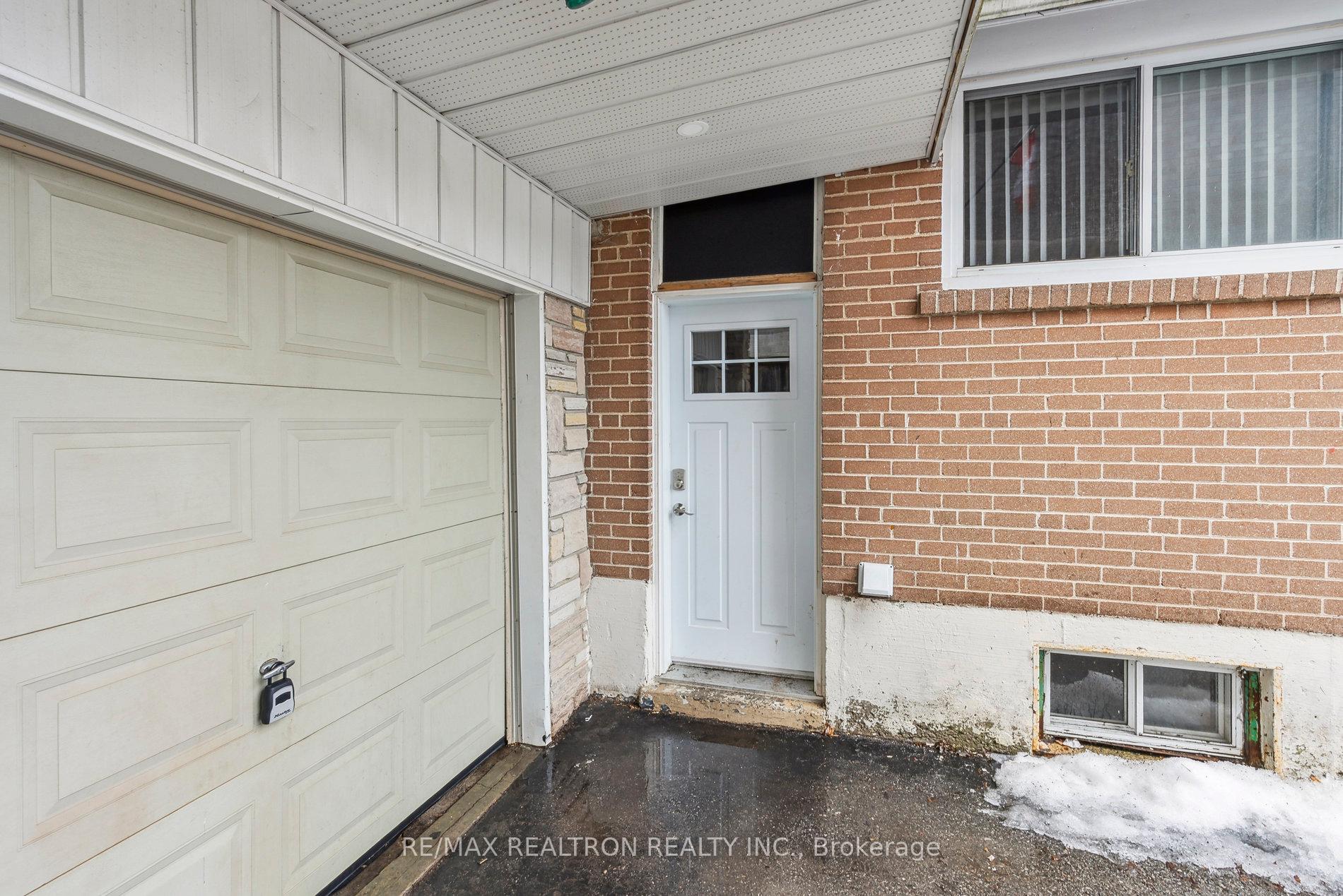 Photo 7 of 70 Child Drive, Aurora, Aurora Highlands — HOMEH